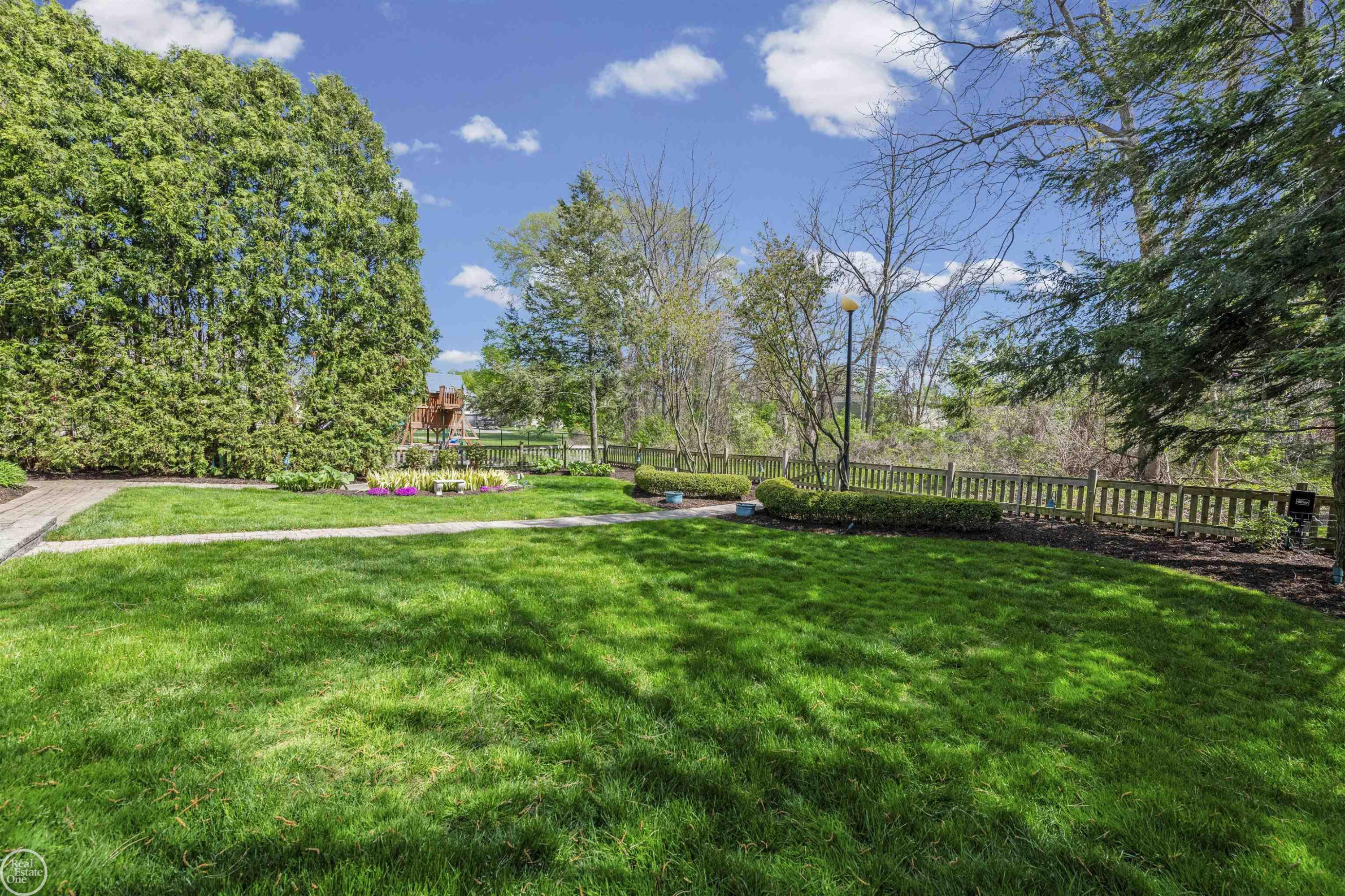 15790 Farmview Court, Fraser, MI 48026 — Photo 39