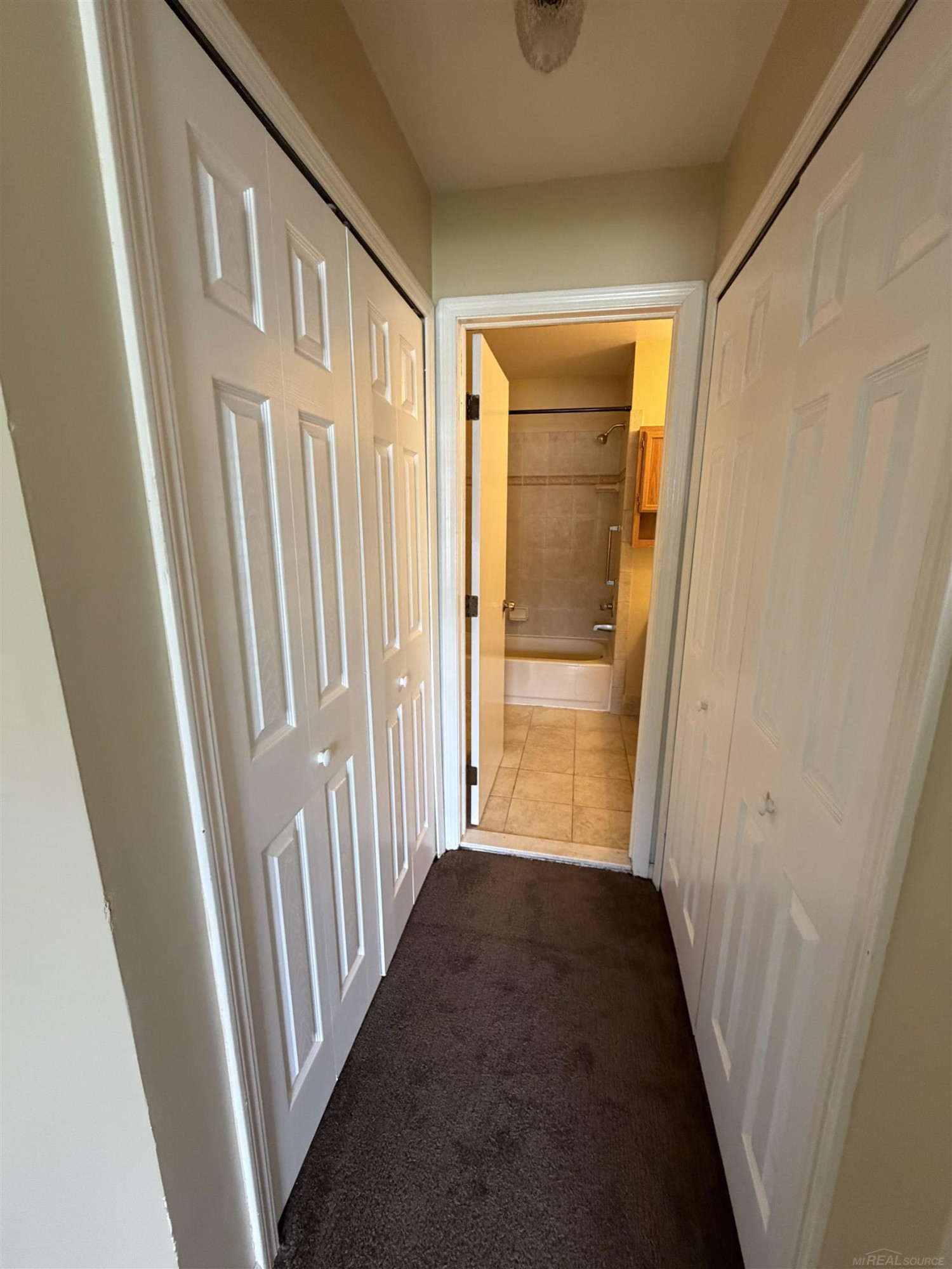 15246 Ashley Court, unit#14, Bldg 2, MI 48044 — Photo 10