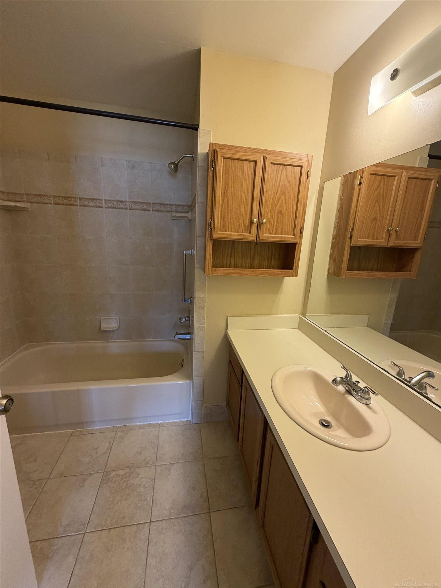 15246 Ashley Court, unit#14, Bldg 2, MI 48044 — Photo 11