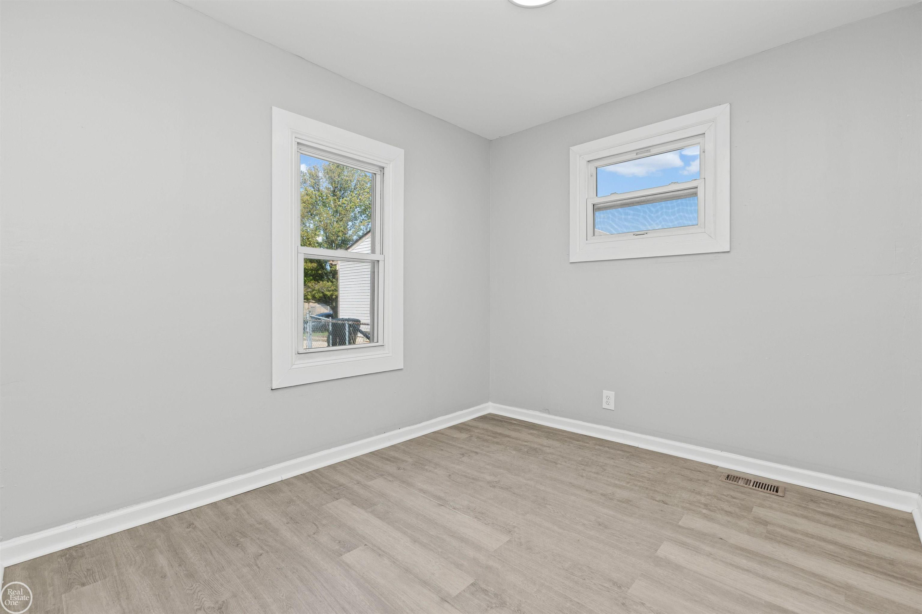 26500 Greenleaf Street, Roseville, MI 48066 — Photo 16