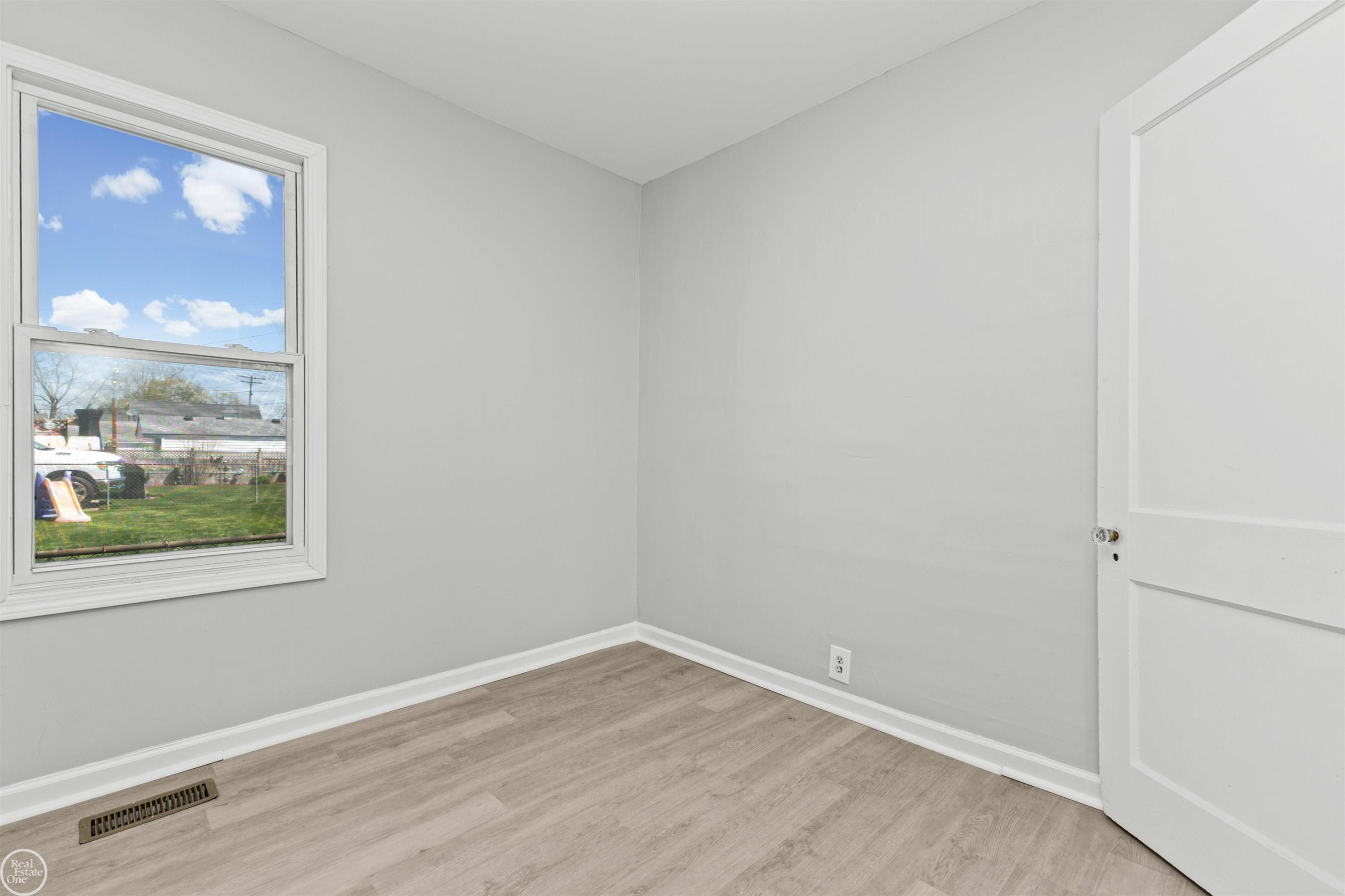 26500 Greenleaf Street, Roseville, MI 48066 — Photo 20