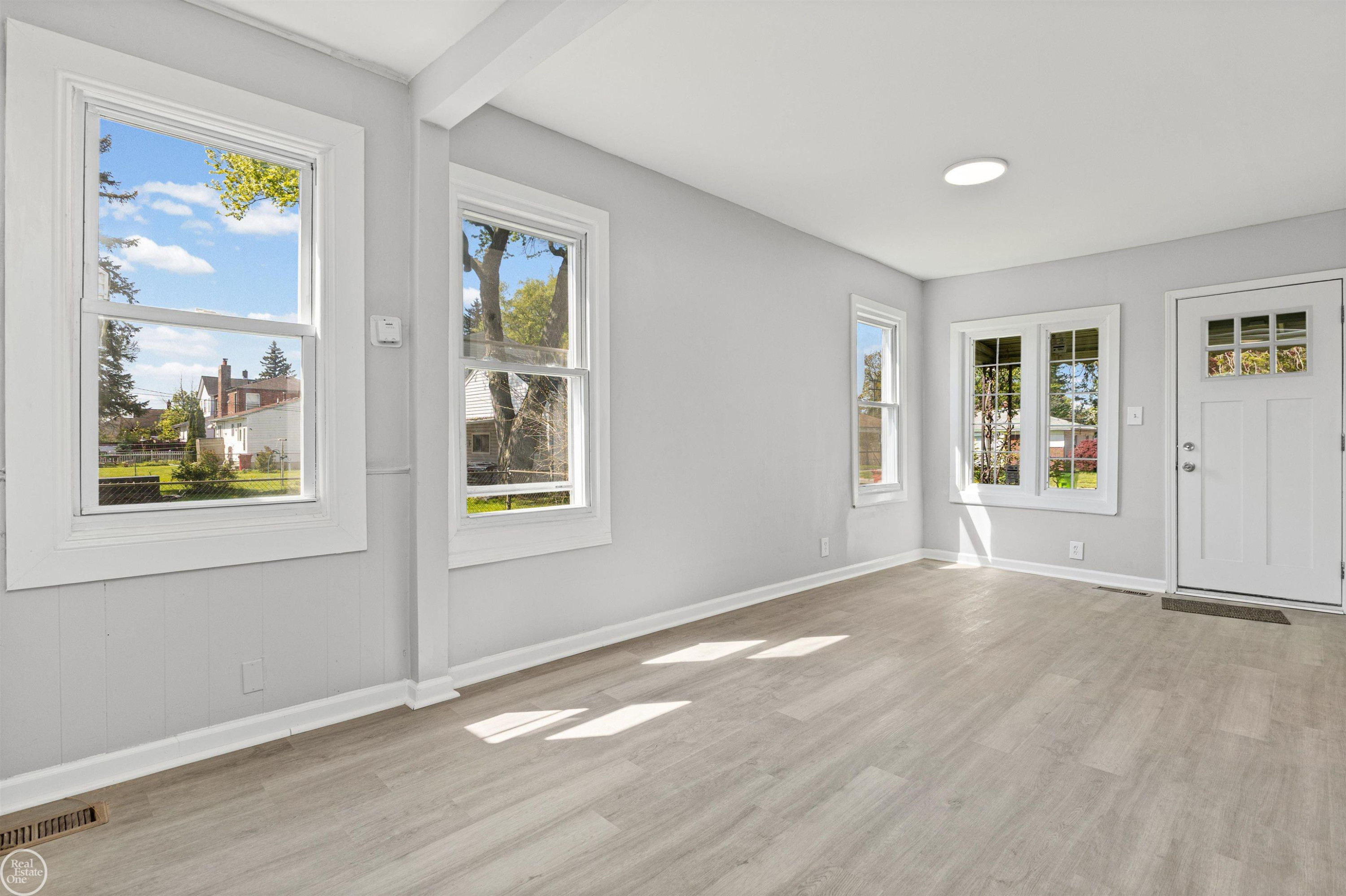 26500 Greenleaf Street, Roseville, MI 48066 — Photo 8