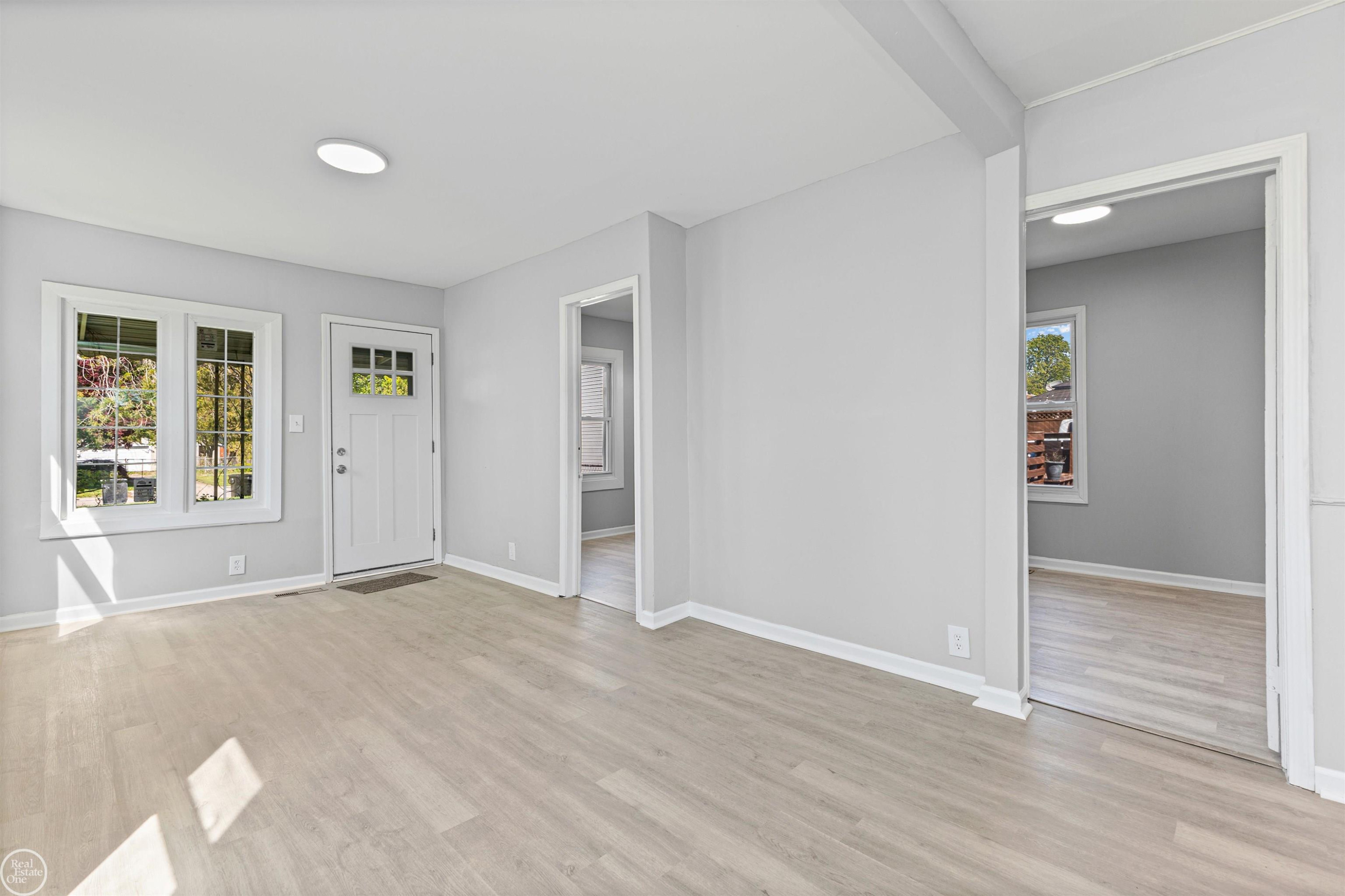 26500 Greenleaf Street, Roseville, MI 48066 — Photo 9
