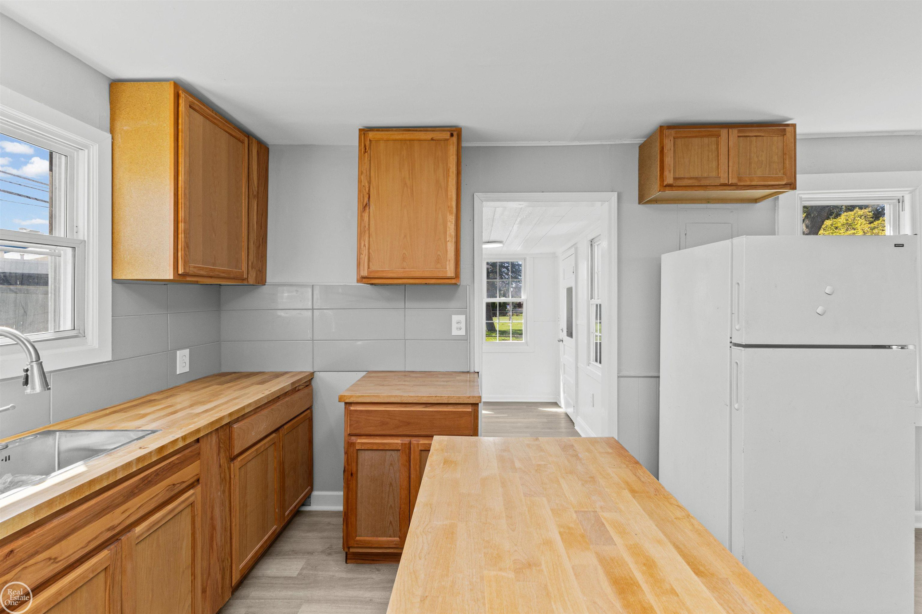 26500 Greenleaf Street, Roseville, MI 48066 — Photo 10