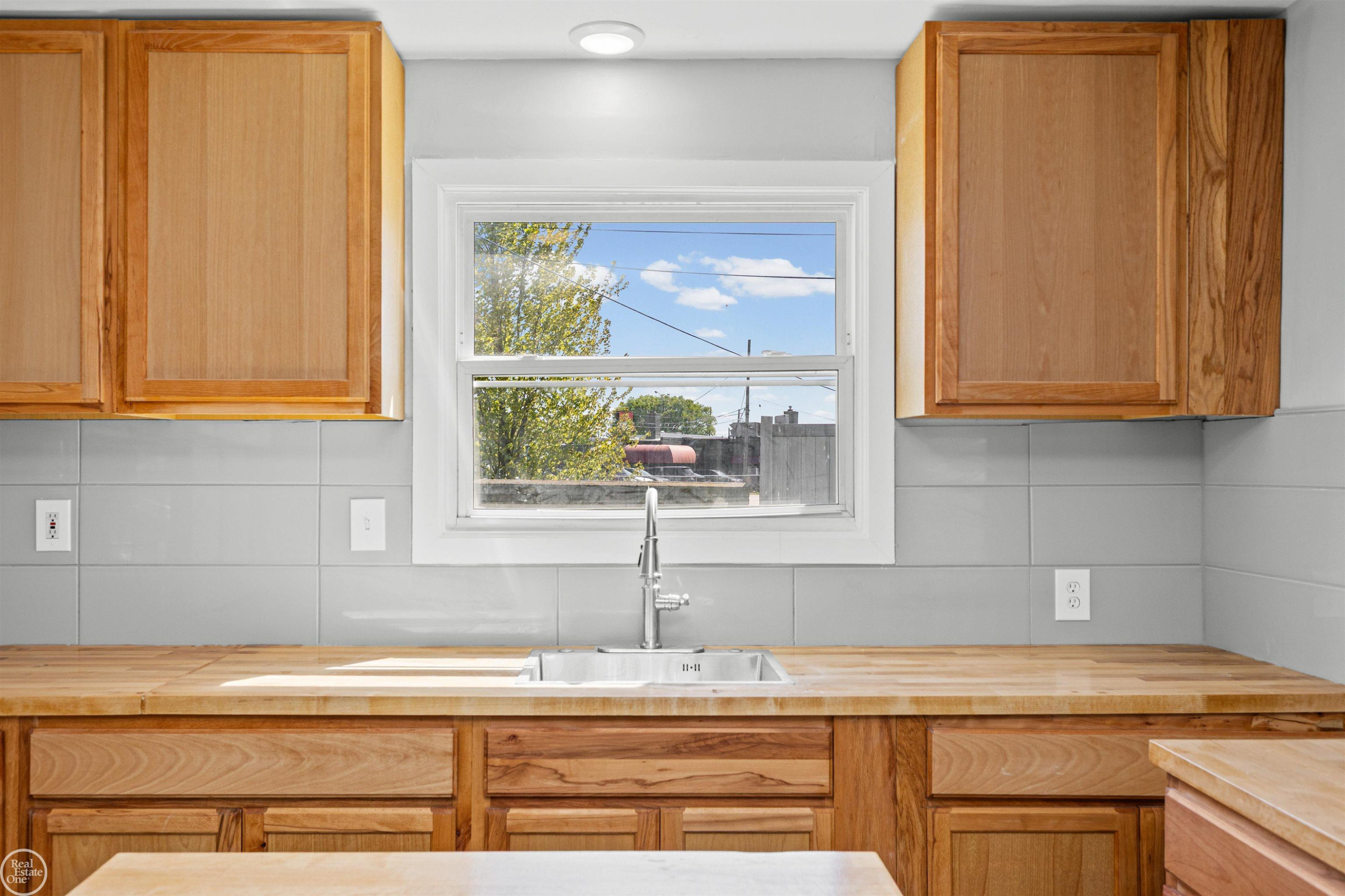 26500 Greenleaf Street, Roseville, MI 48066 — Photo 11