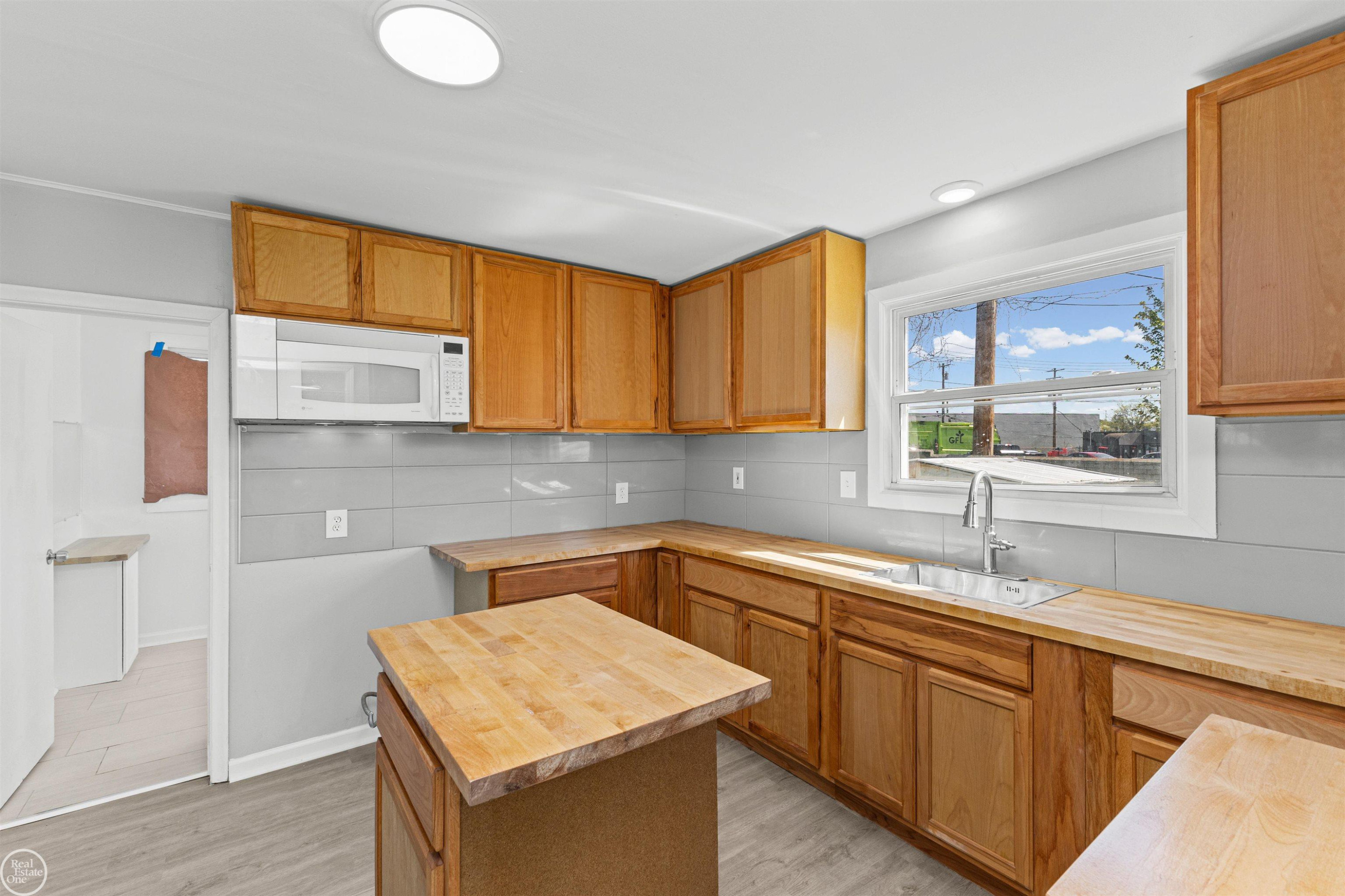 26500 Greenleaf Street, Roseville, MI 48066 — Photo 12