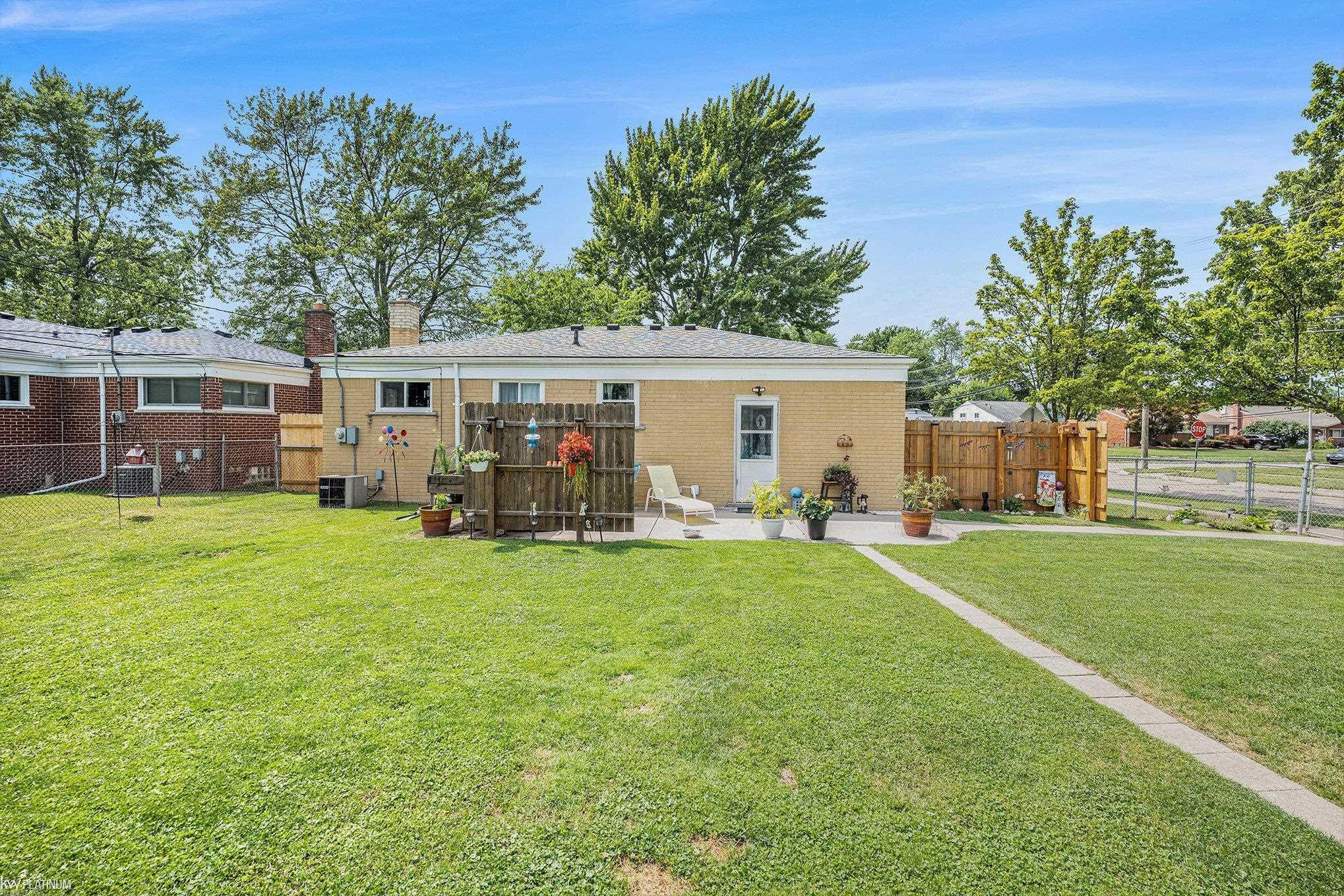 35854 Weideman Street, Clinton Twp, MI 48035 — Photo 17