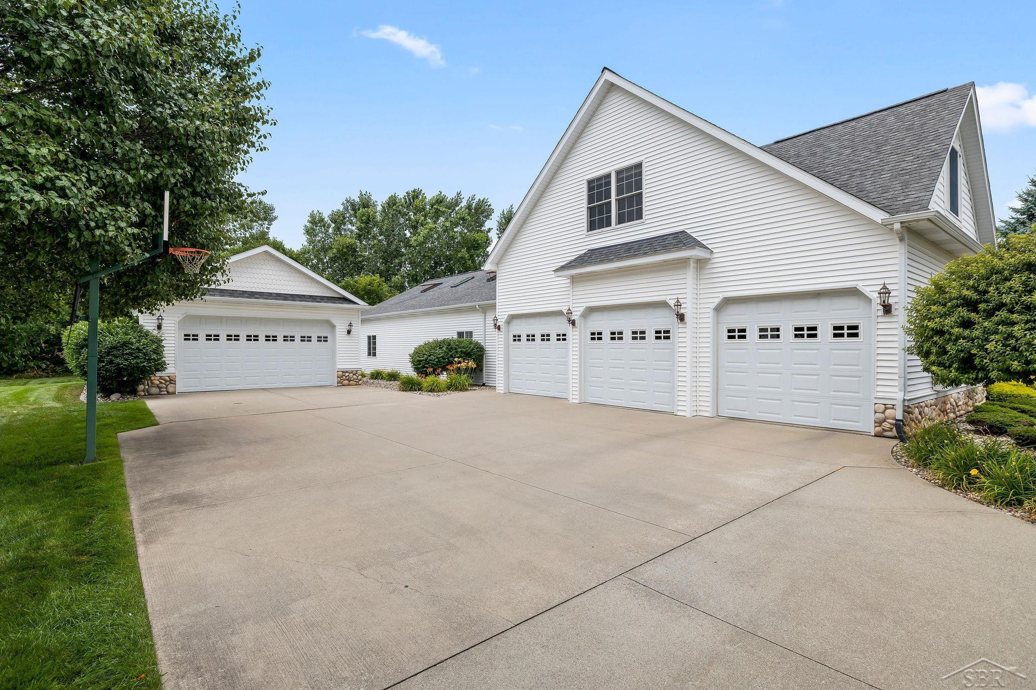 4169 Mountain View Court, Freeland, MI 48623 — Photo 4