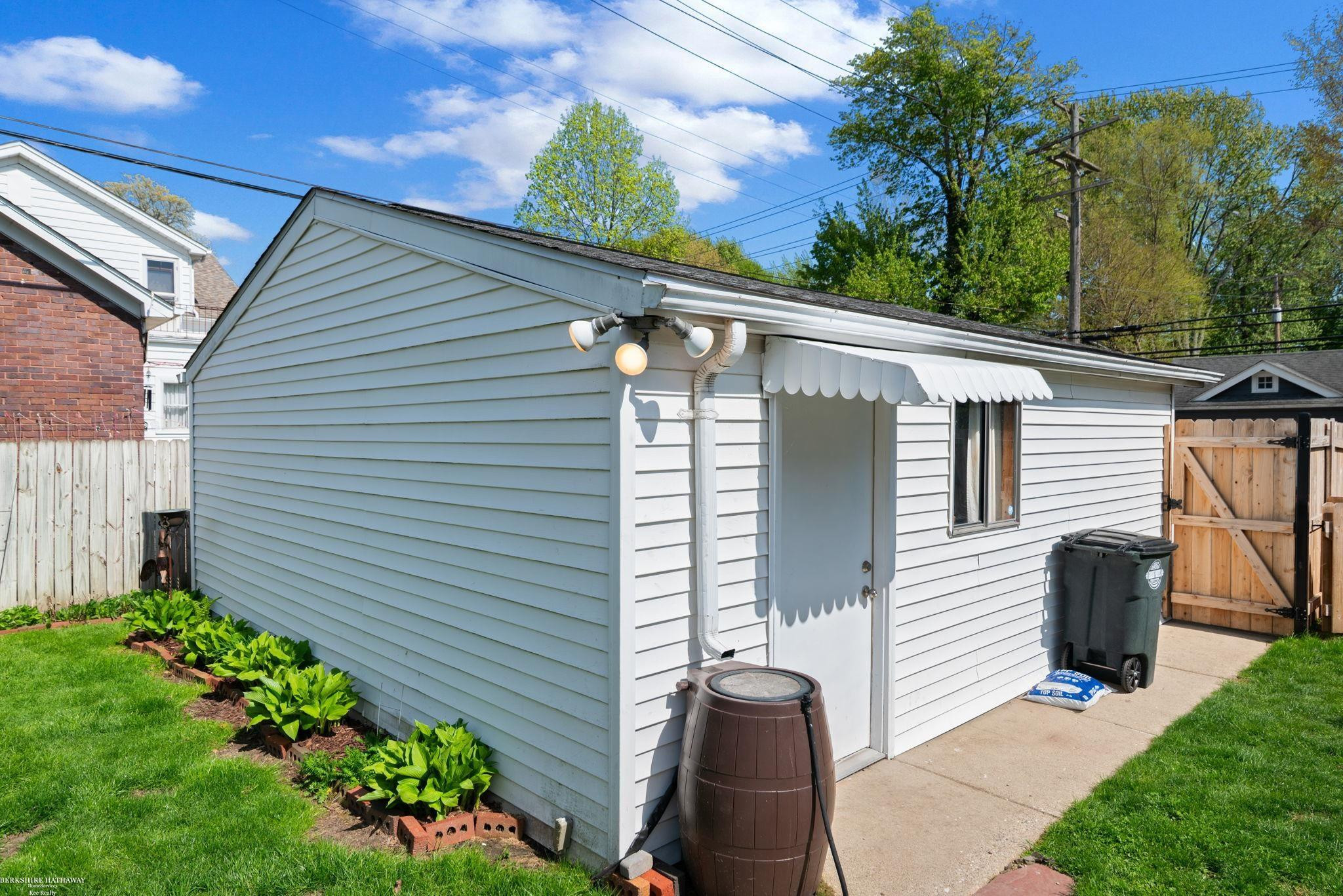 832 Loraine Street, Grosse Pointe, MI 48230 — Photo 19