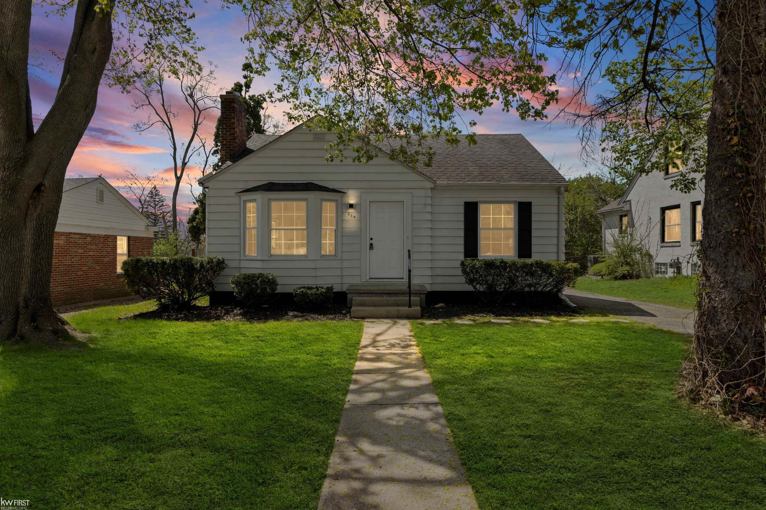 210 Preston Avenue, Waterford, MI 48328 — front exterior