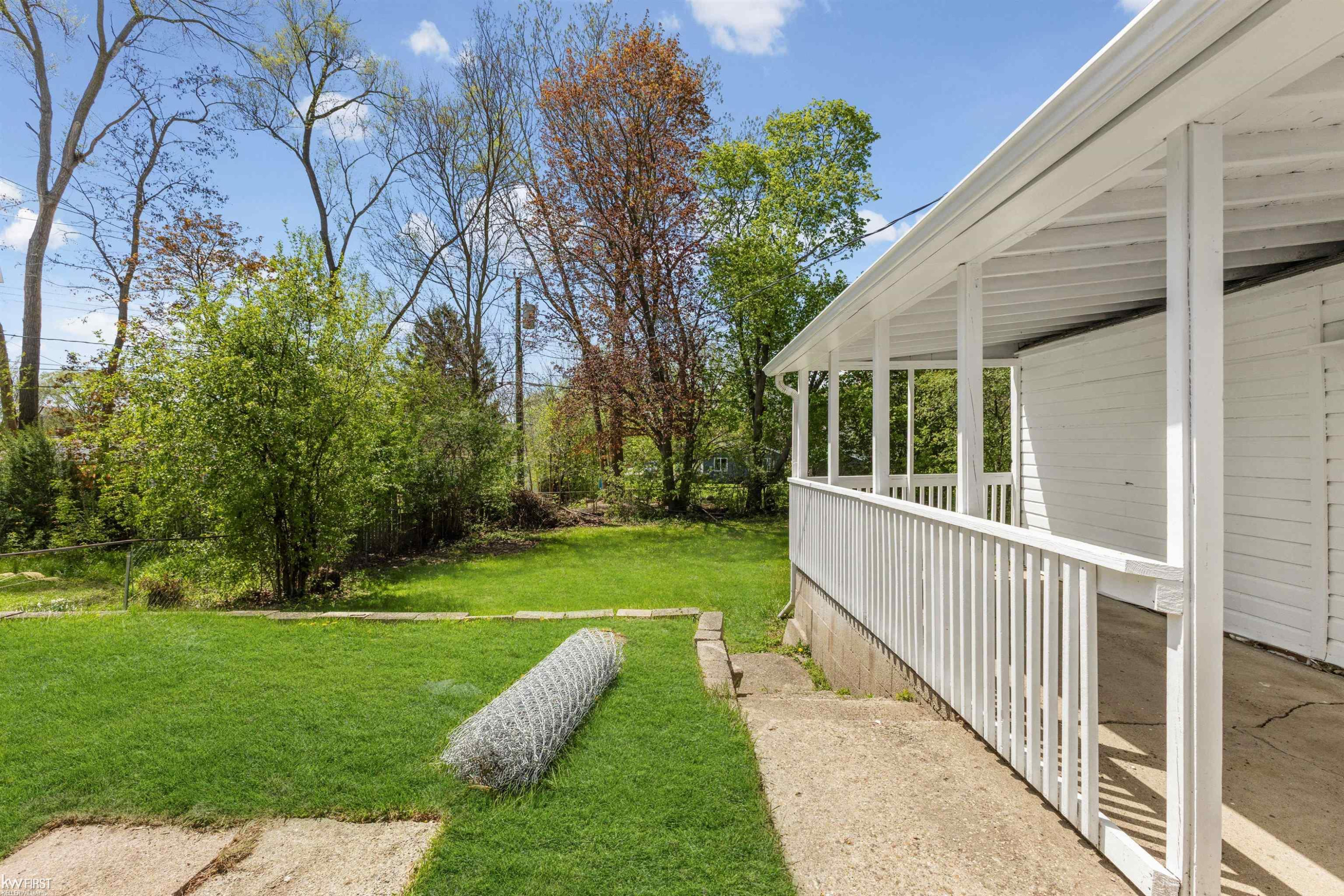 210 Preston Avenue, Waterford, MI 48328 — Photo 32