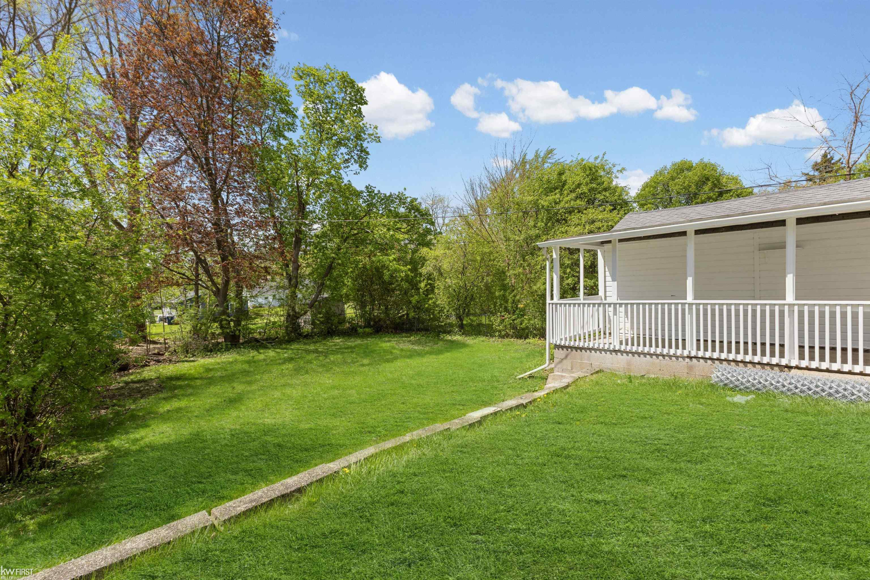 210 Preston Avenue, Waterford, MI 48328 — Photo 33