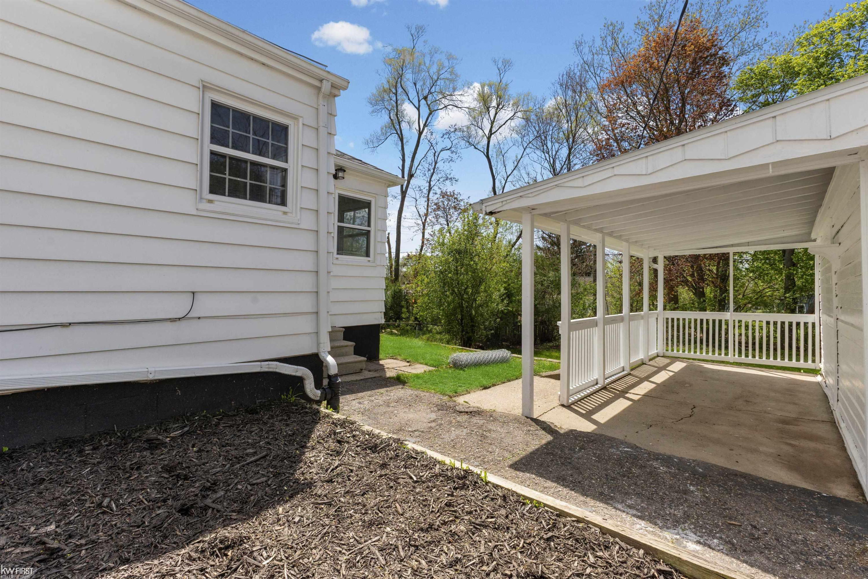 210 Preston Avenue, Waterford, MI 48328 — Photo 34