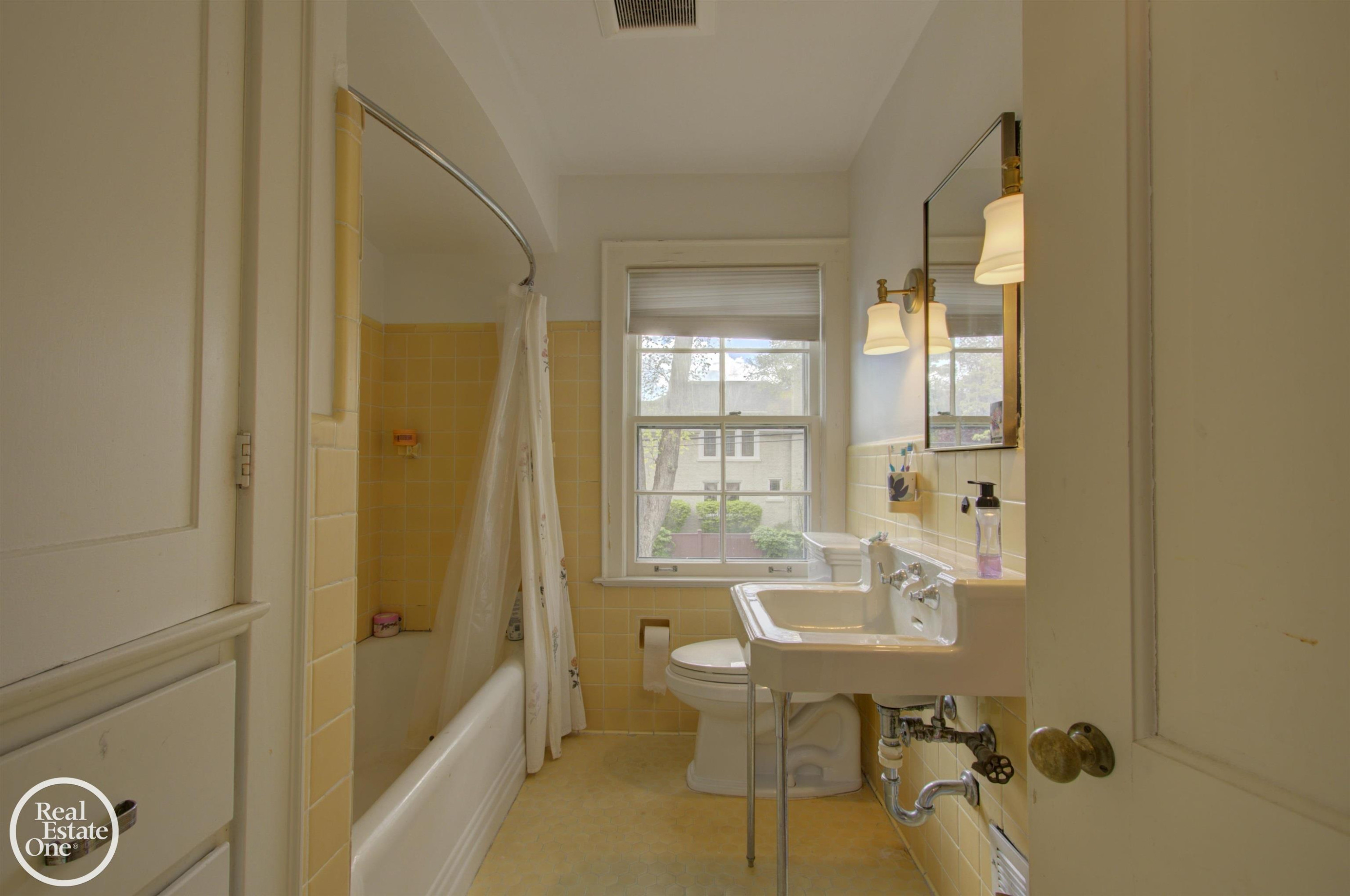 203 Ridge Road, Grosse Pointe Farms, MI 48236 — Photo 31