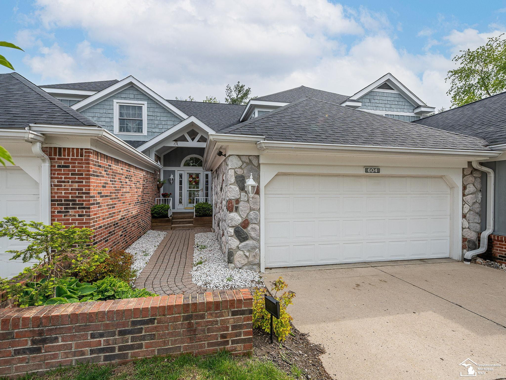 604 Meadowlands Court, Monroe, MI 48161