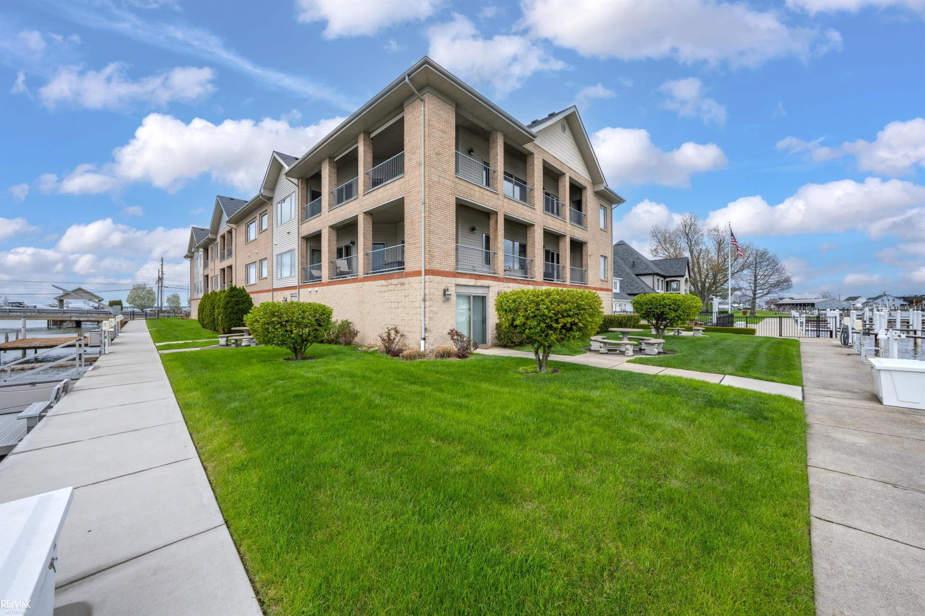 32172 N River Rd Road, 17, MI — Photo 4