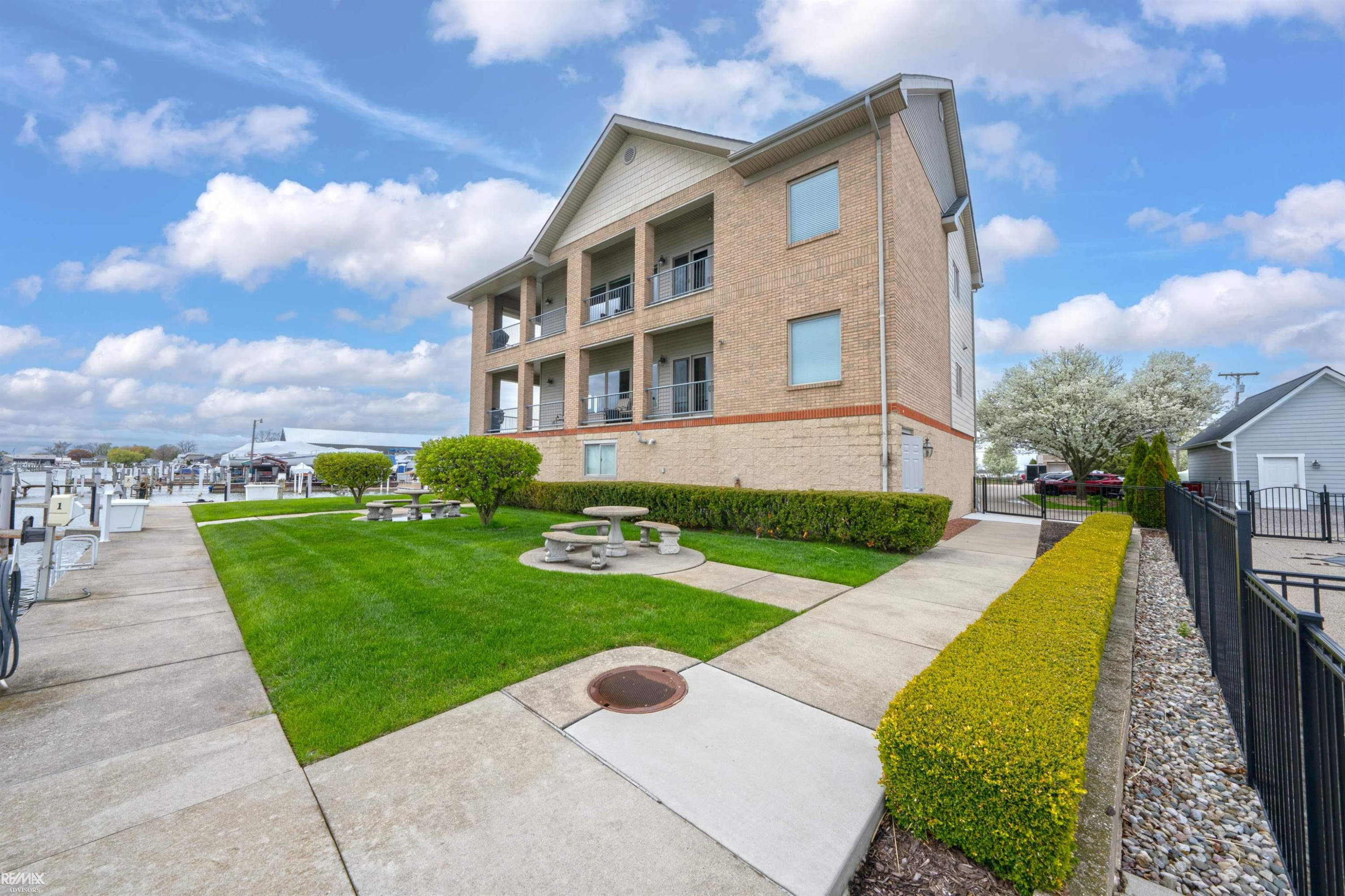 32172 N River Rd Road, 17, MI — Photo 5