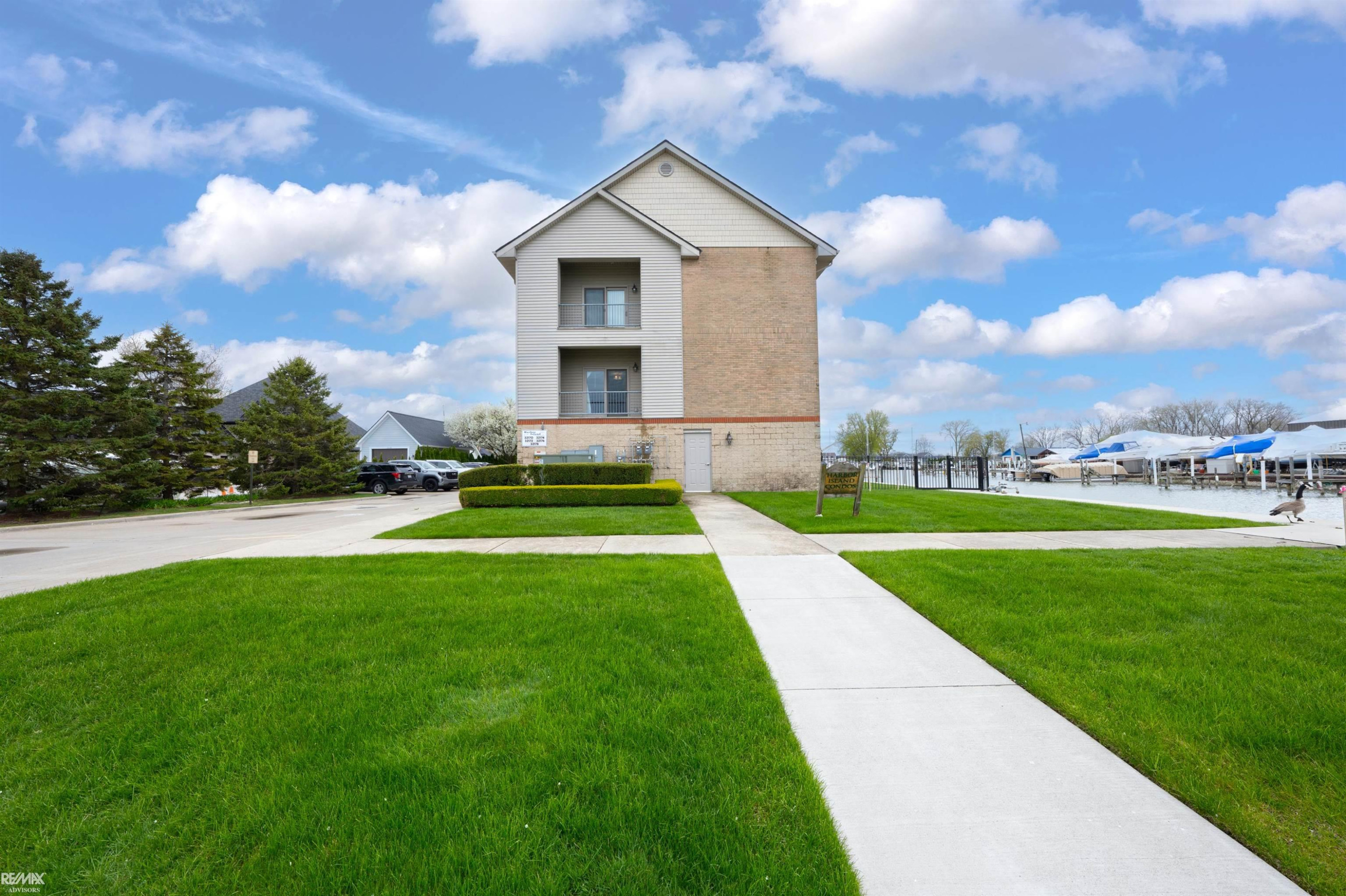 32172 N River Rd Road, 17, MI — Photo 8