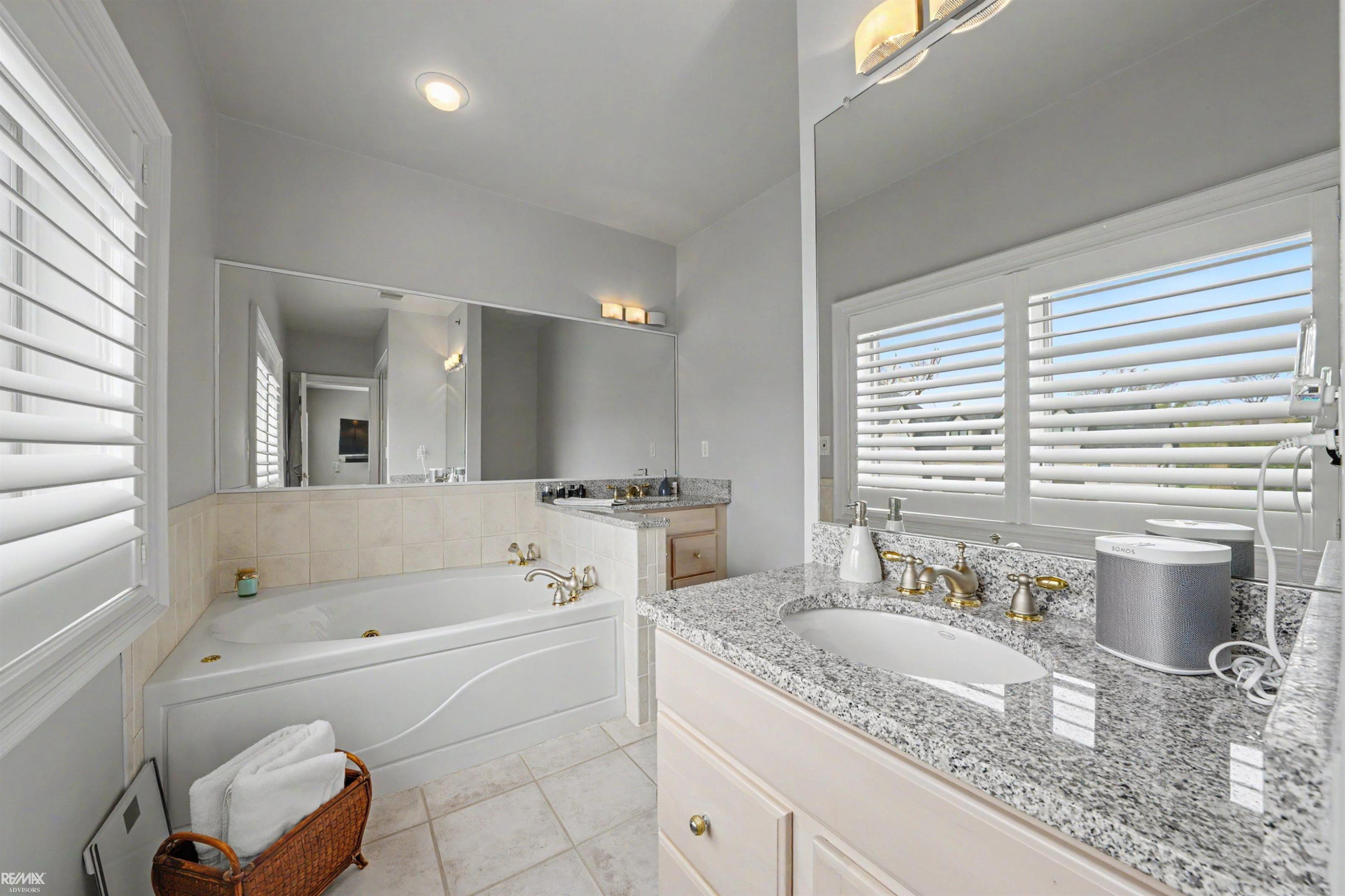 32172 N River Rd Road, 17, MI — Photo 35