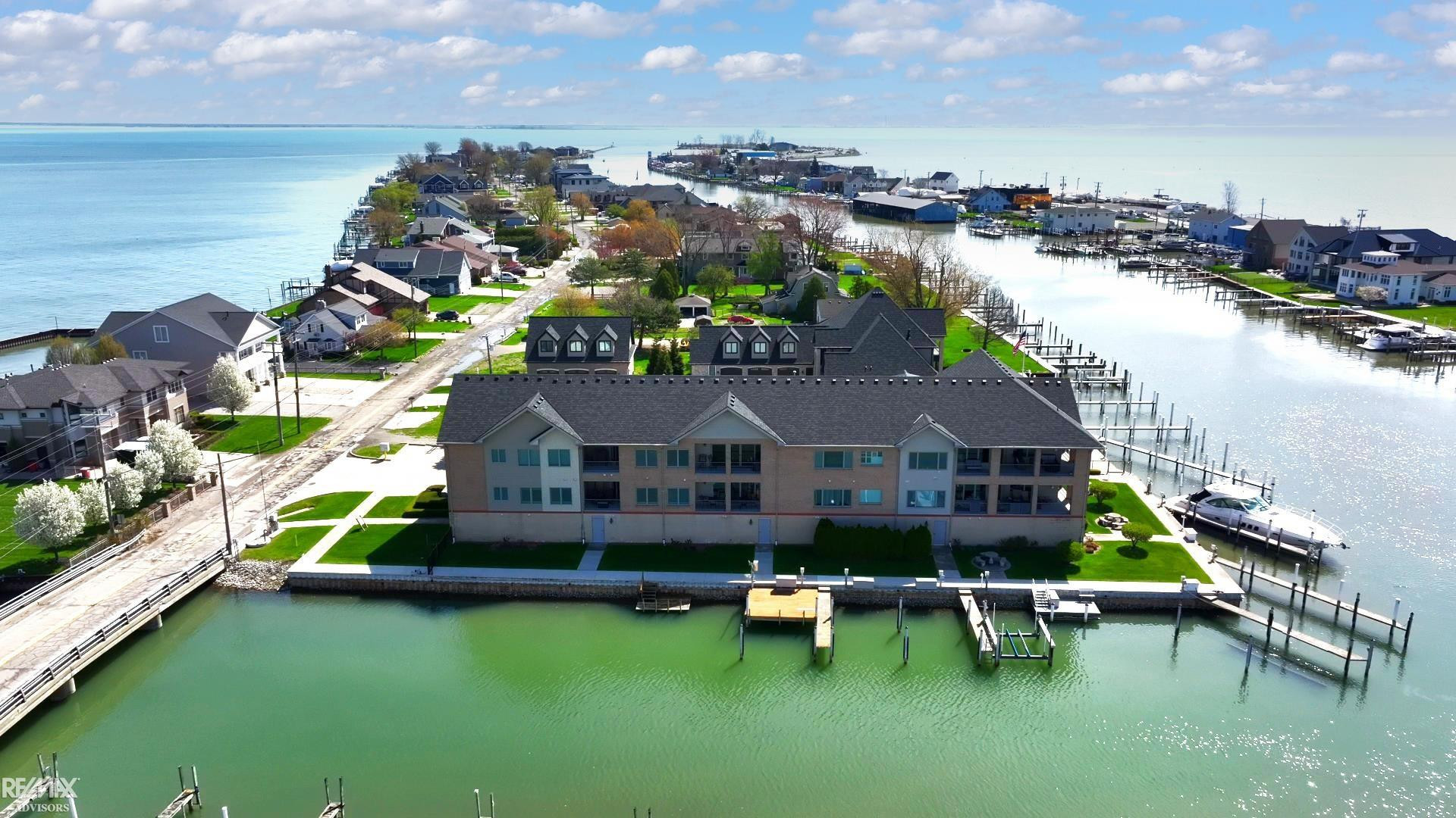 32172 N River Rd Road, 17, MI — Photo 64