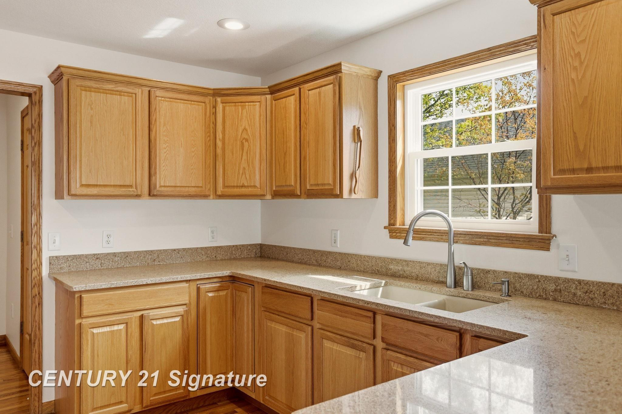 3183 Sundown Lane, Saginaw, MI 48603 — Photo 14