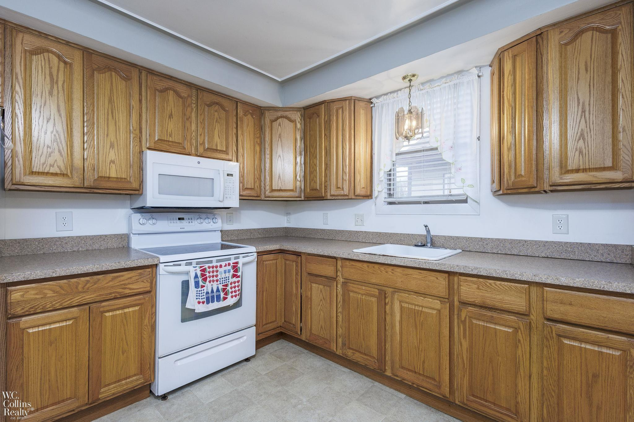 17346 Common Road, Roseville, MI 48066 — Photo 10