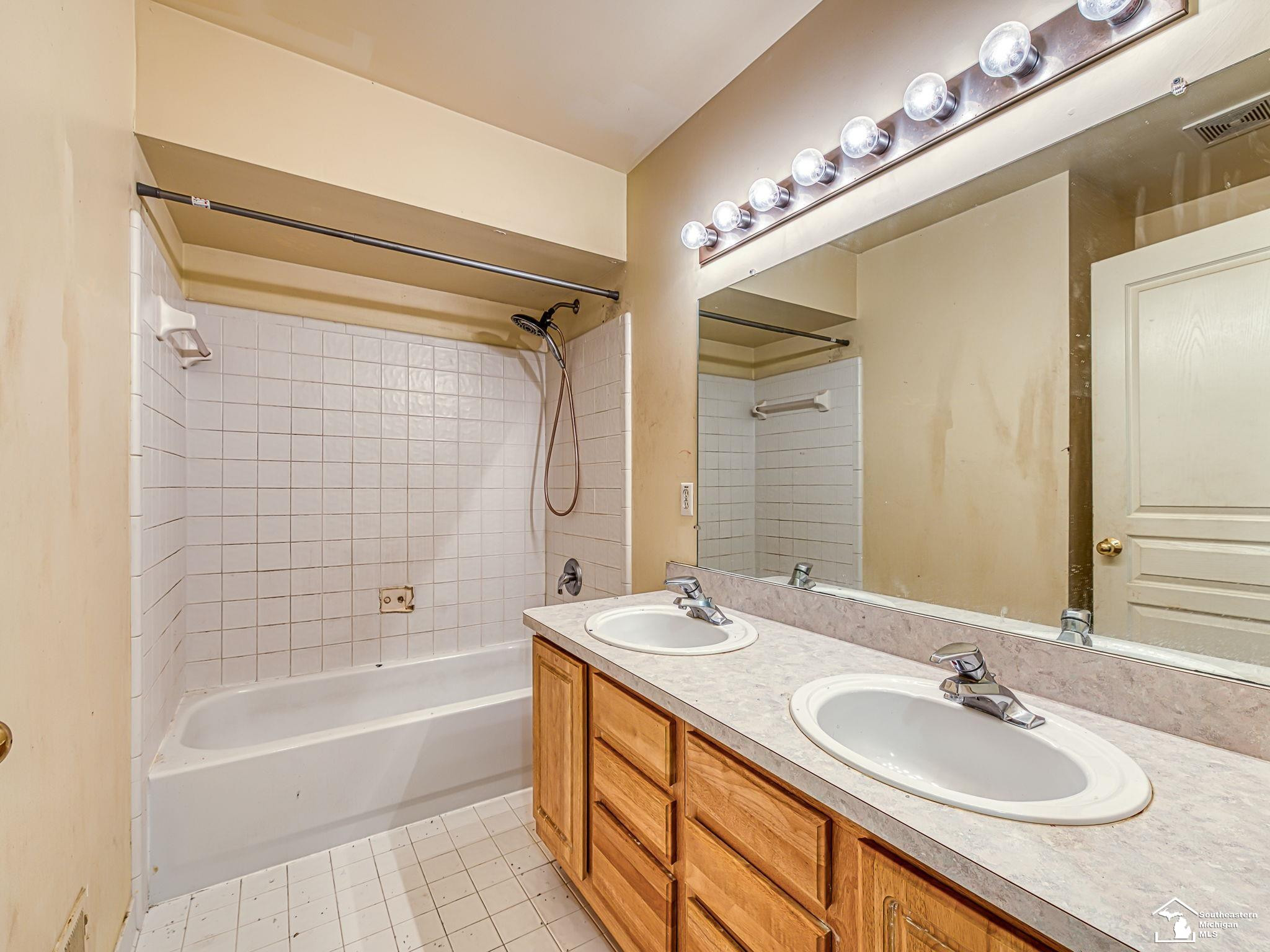 9676 Landsdowne Lane, Ypsilanti, MI 48197 — Photo 30