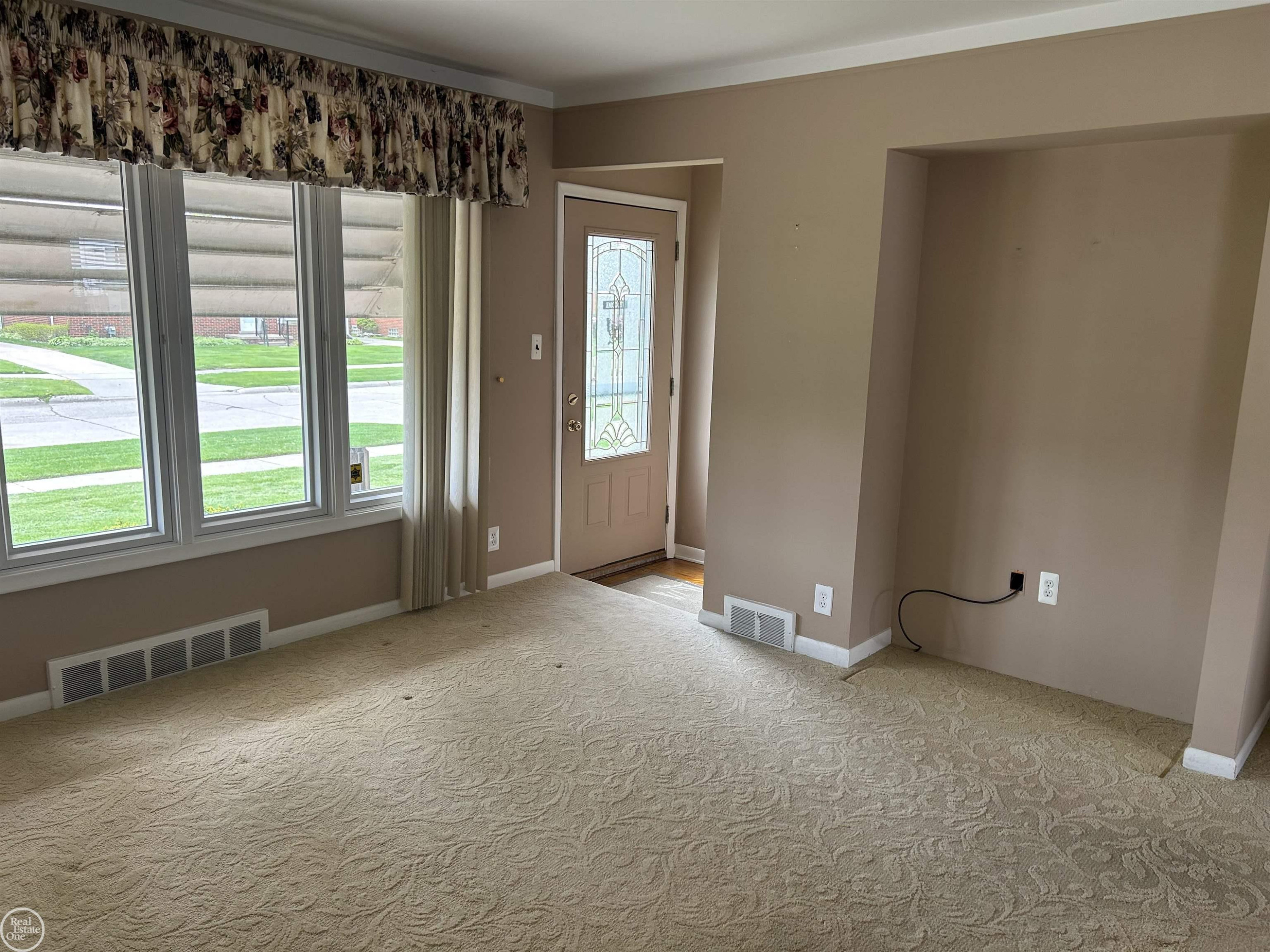 19813 Sherry Street, Saint Clair Shores, MI 48081 — Photo 12