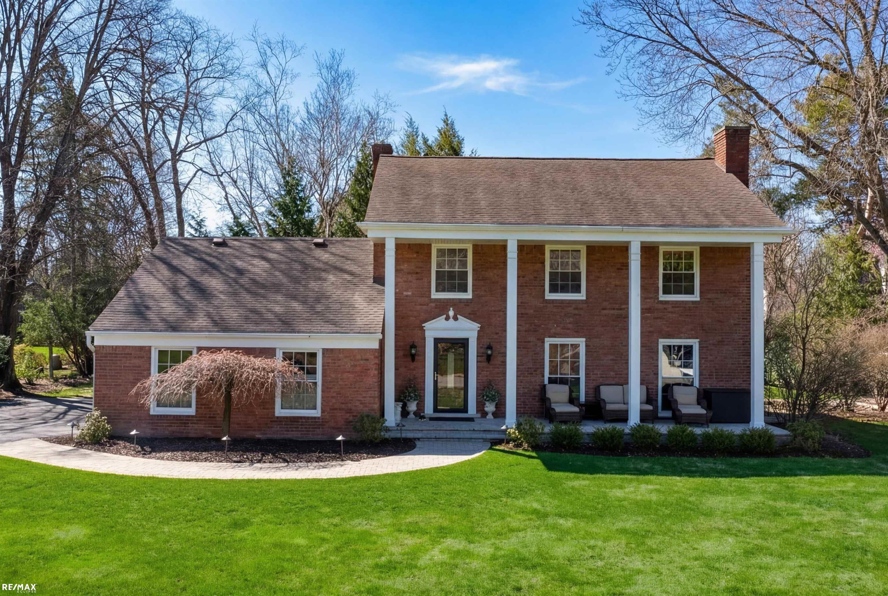 938 Candlestick Court, MI 48304 — Photo 2
