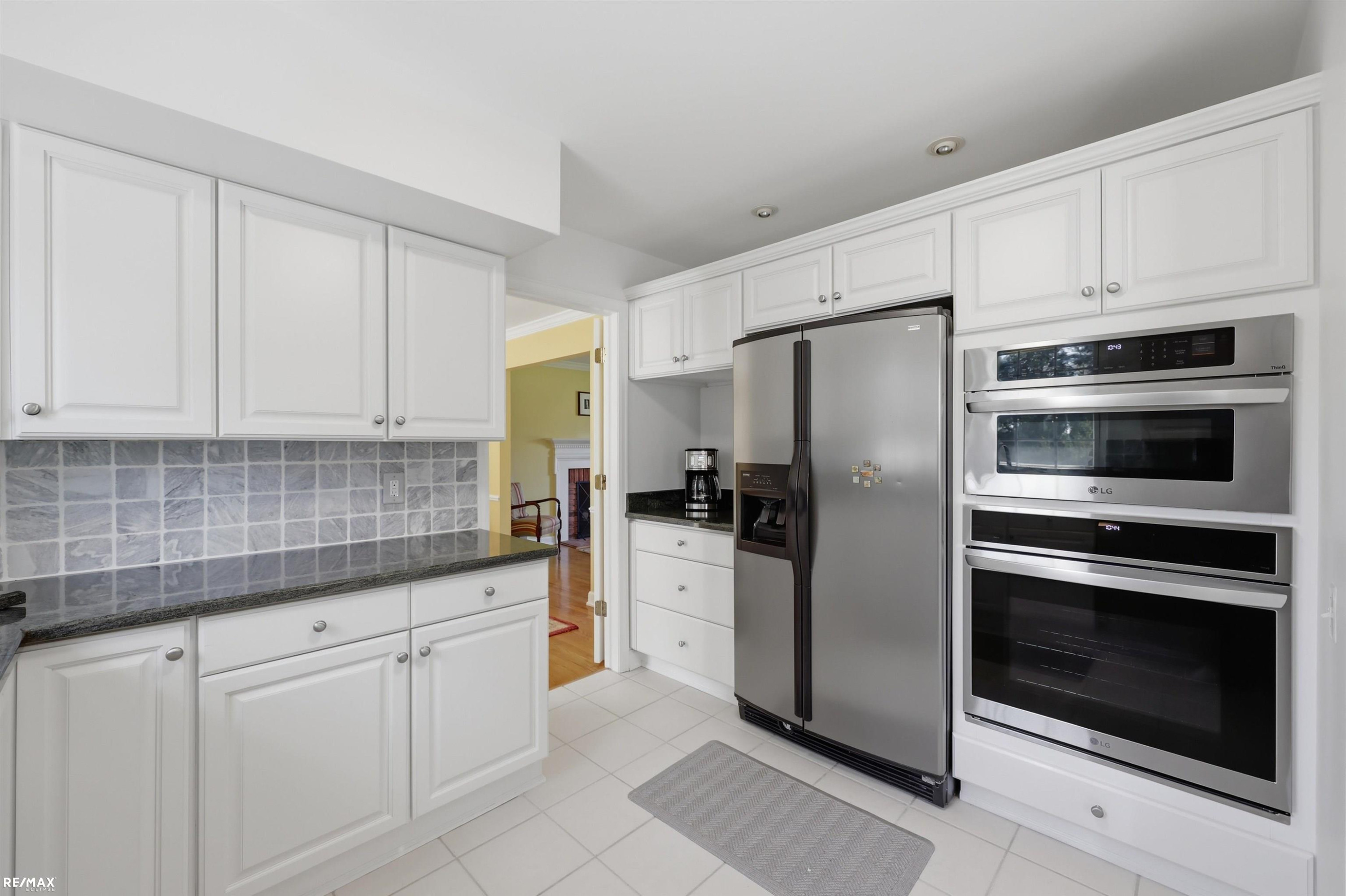 938 Candlestick Court, MI 48304 — Photo 7