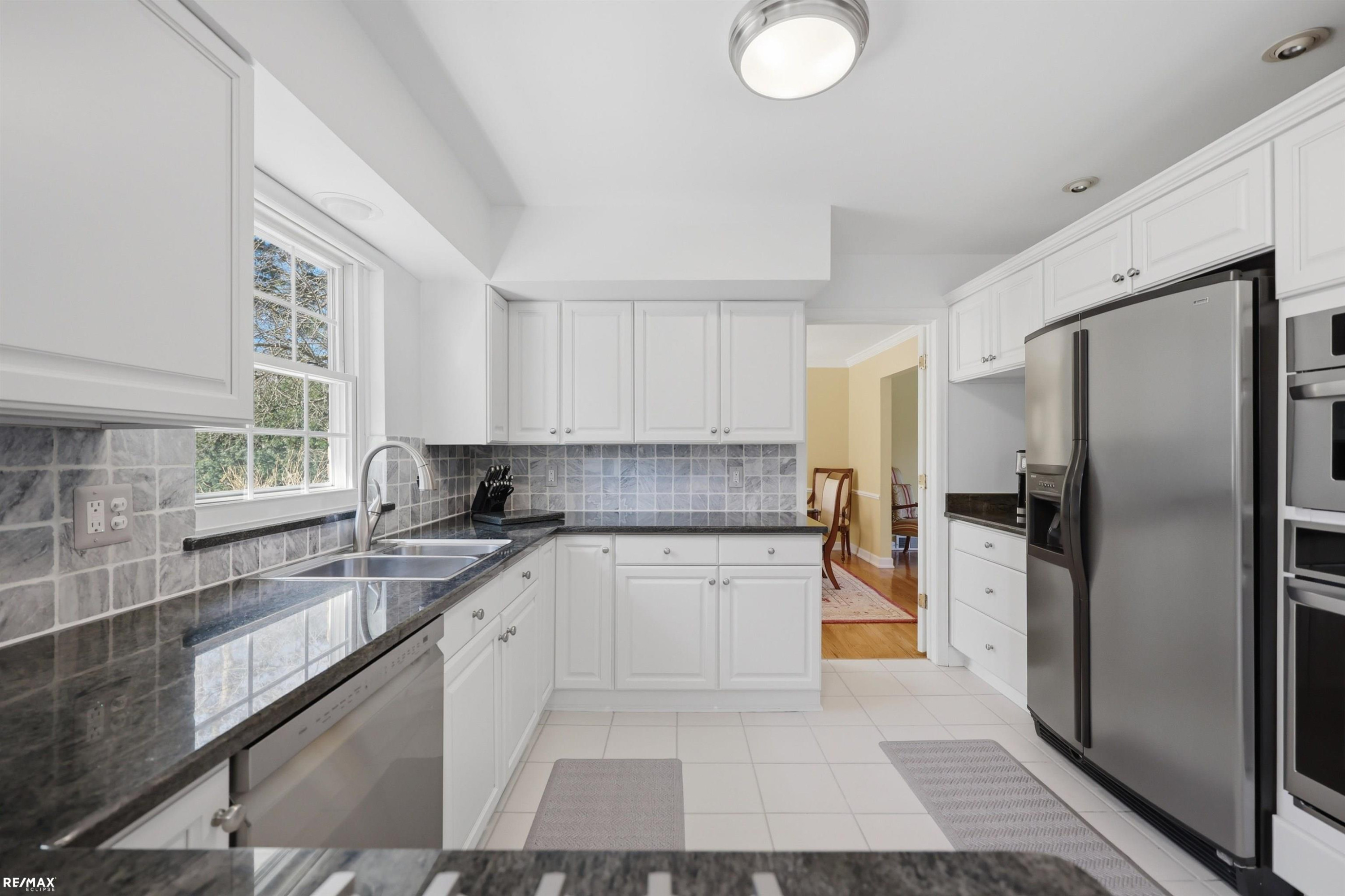 938 Candlestick Court, MI 48304 — Photo 8