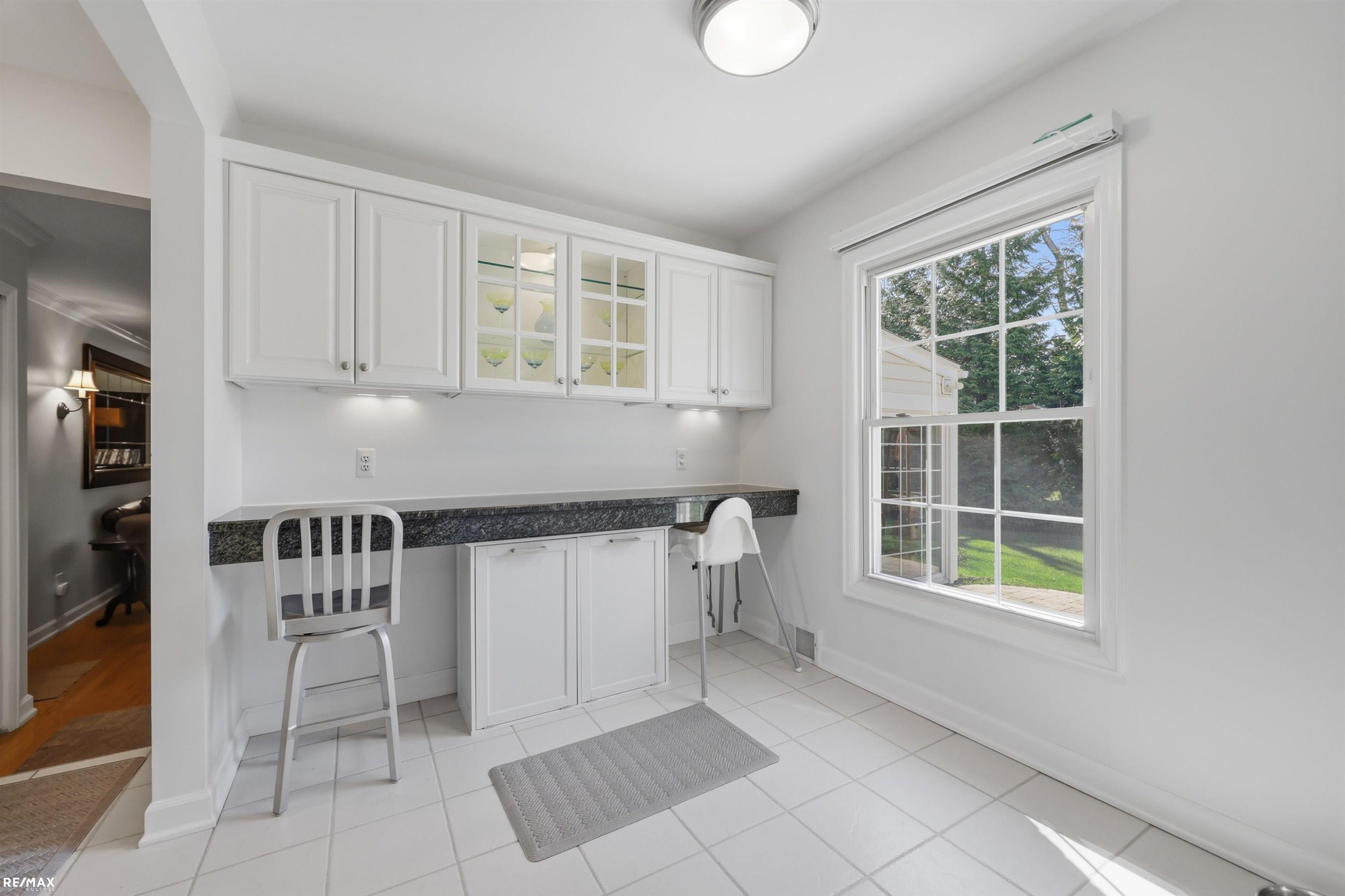 938 Candlestick Court, MI 48304 — Photo 12