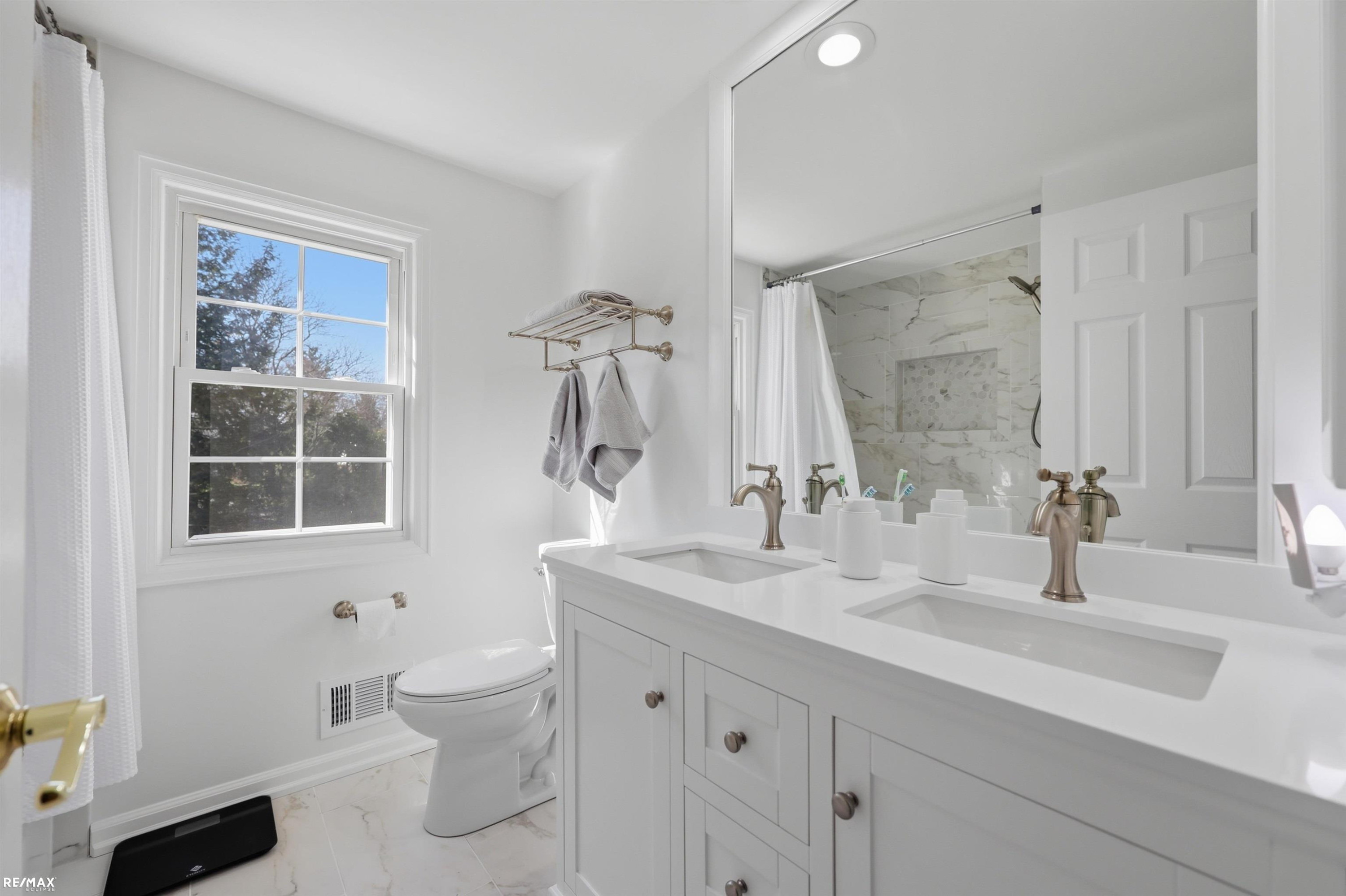 938 Candlestick Court, MI 48304 — Photo 19