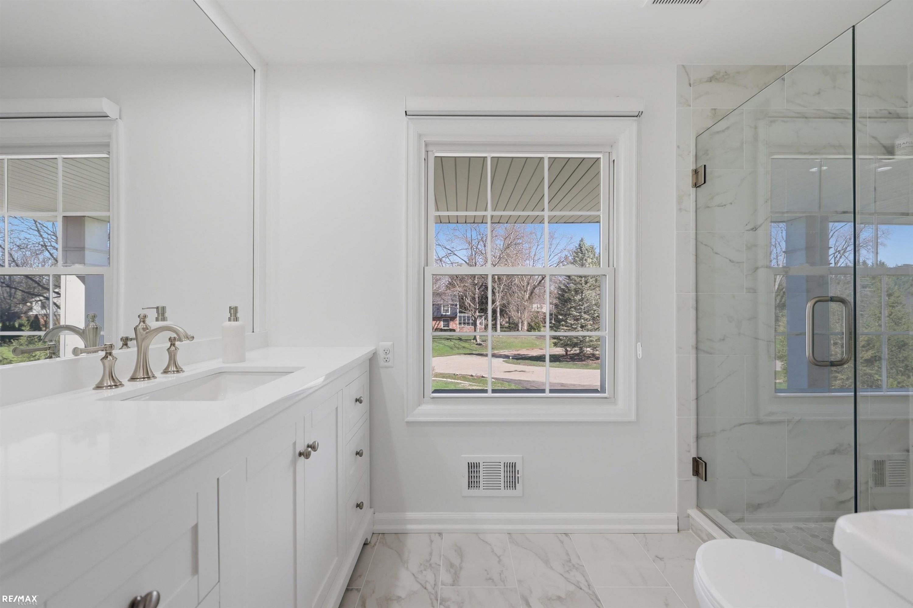 938 Candlestick Court, MI 48304 — Photo 25
