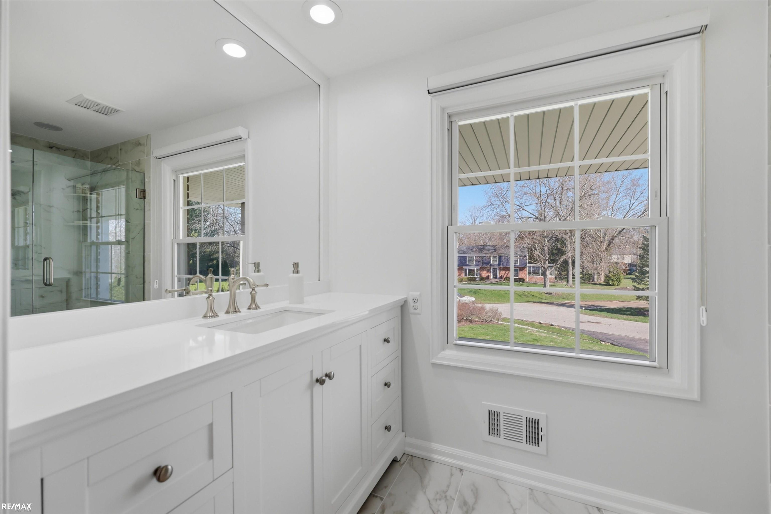938 Candlestick Court, MI 48304 — Photo 26