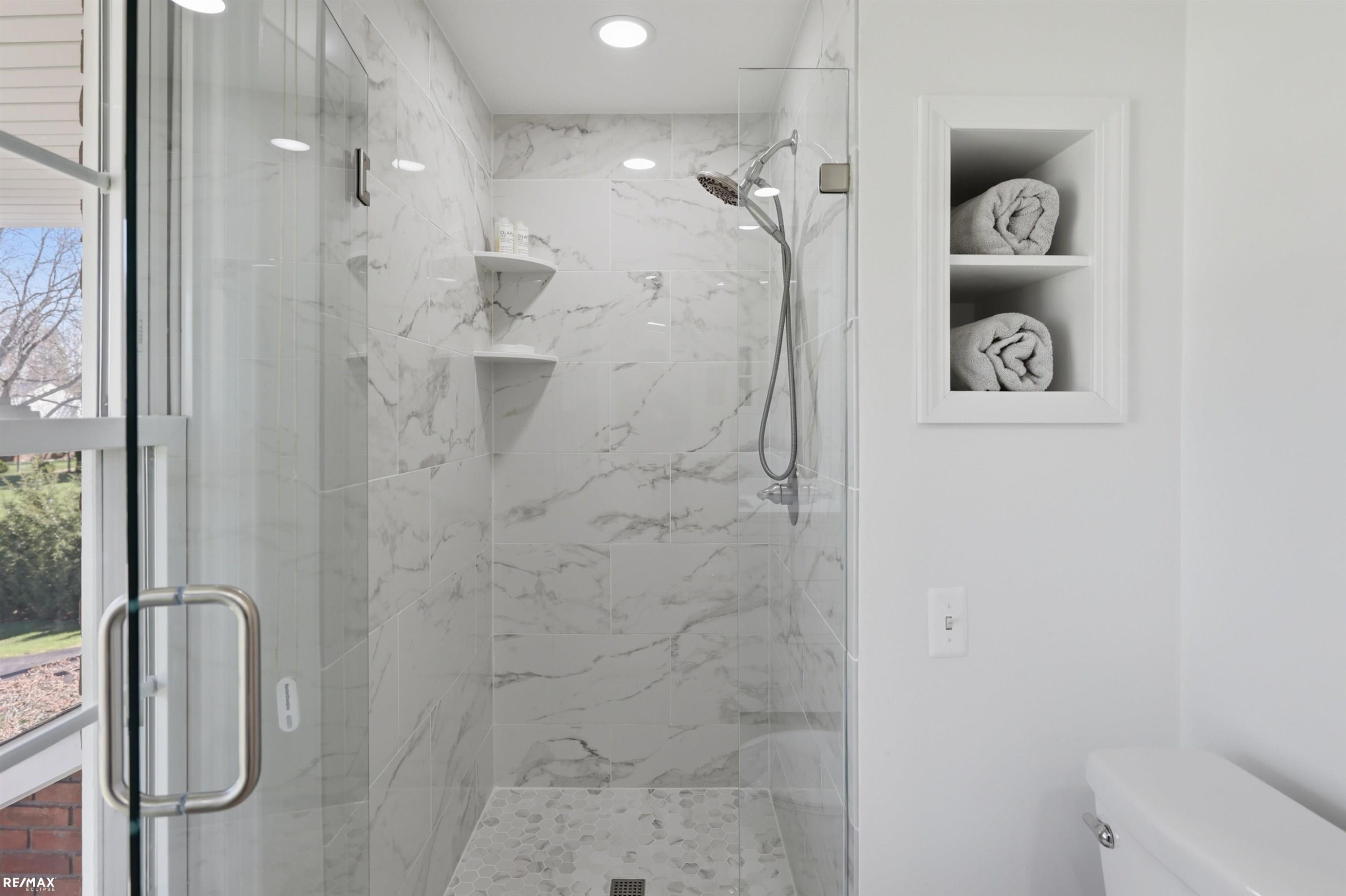 938 Candlestick Court, MI 48304 — Photo 27