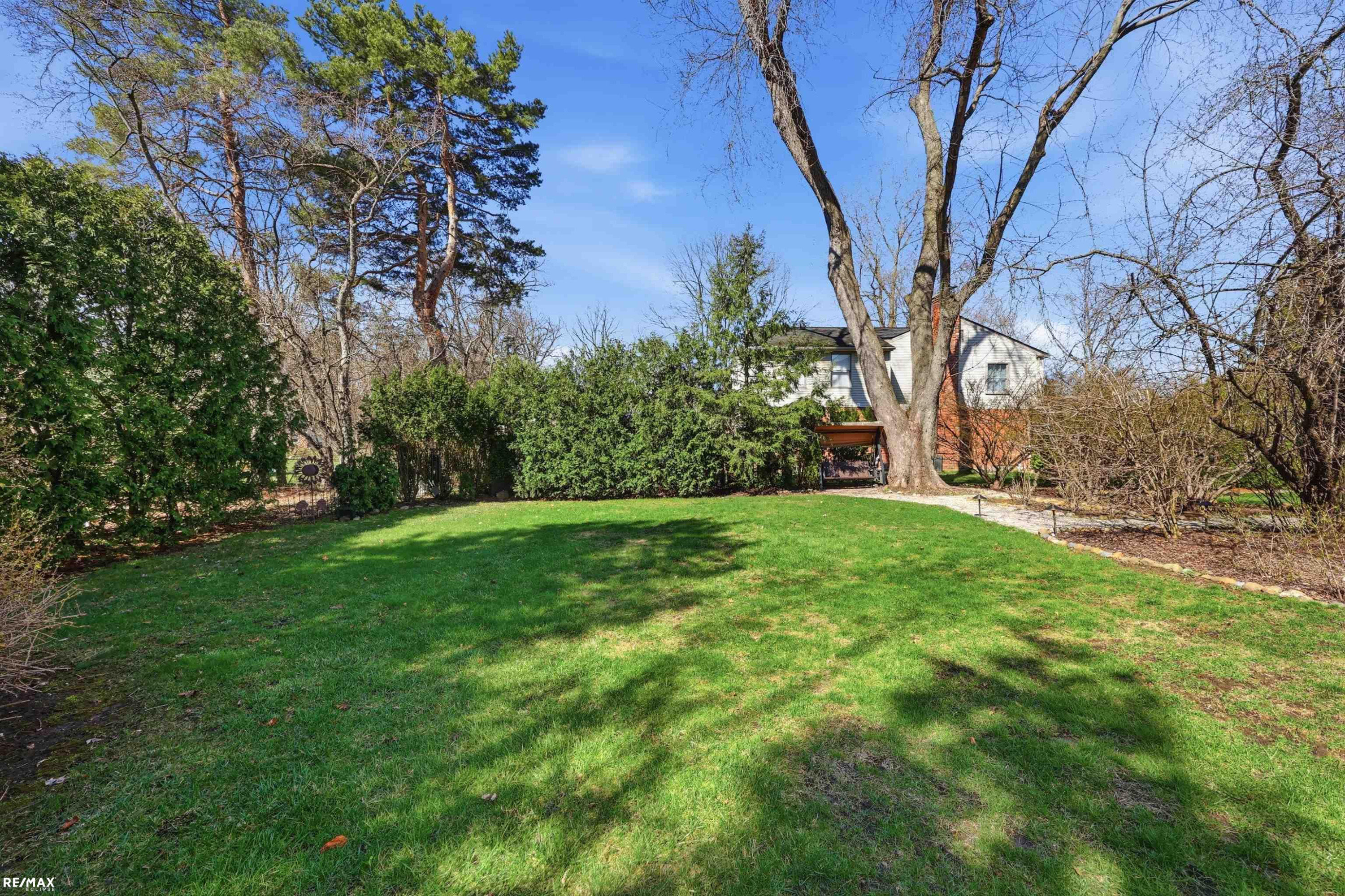 938 Candlestick Court, MI 48304 — Photo 35