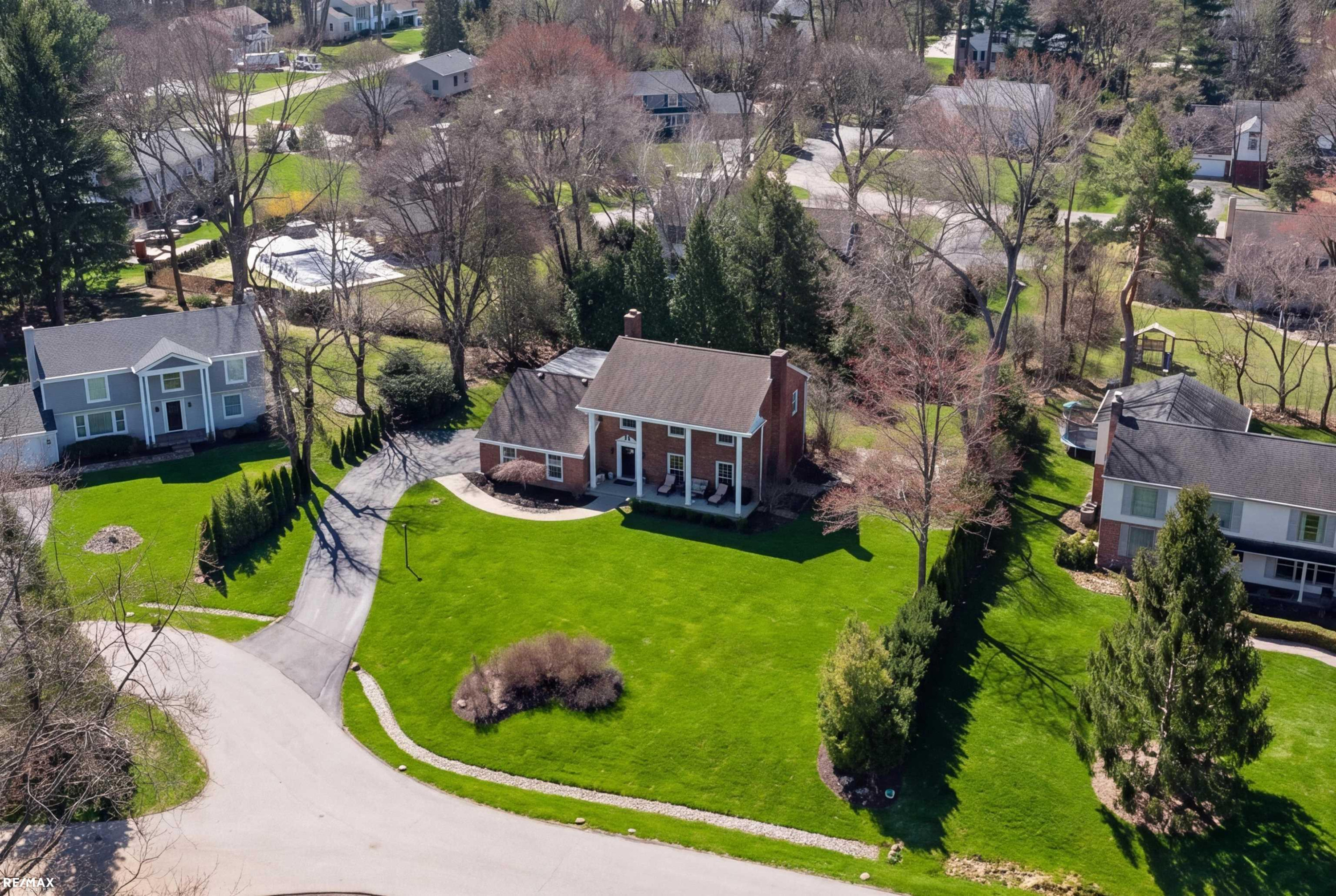 938 Candlestick Court, MI 48304 — Photo 37