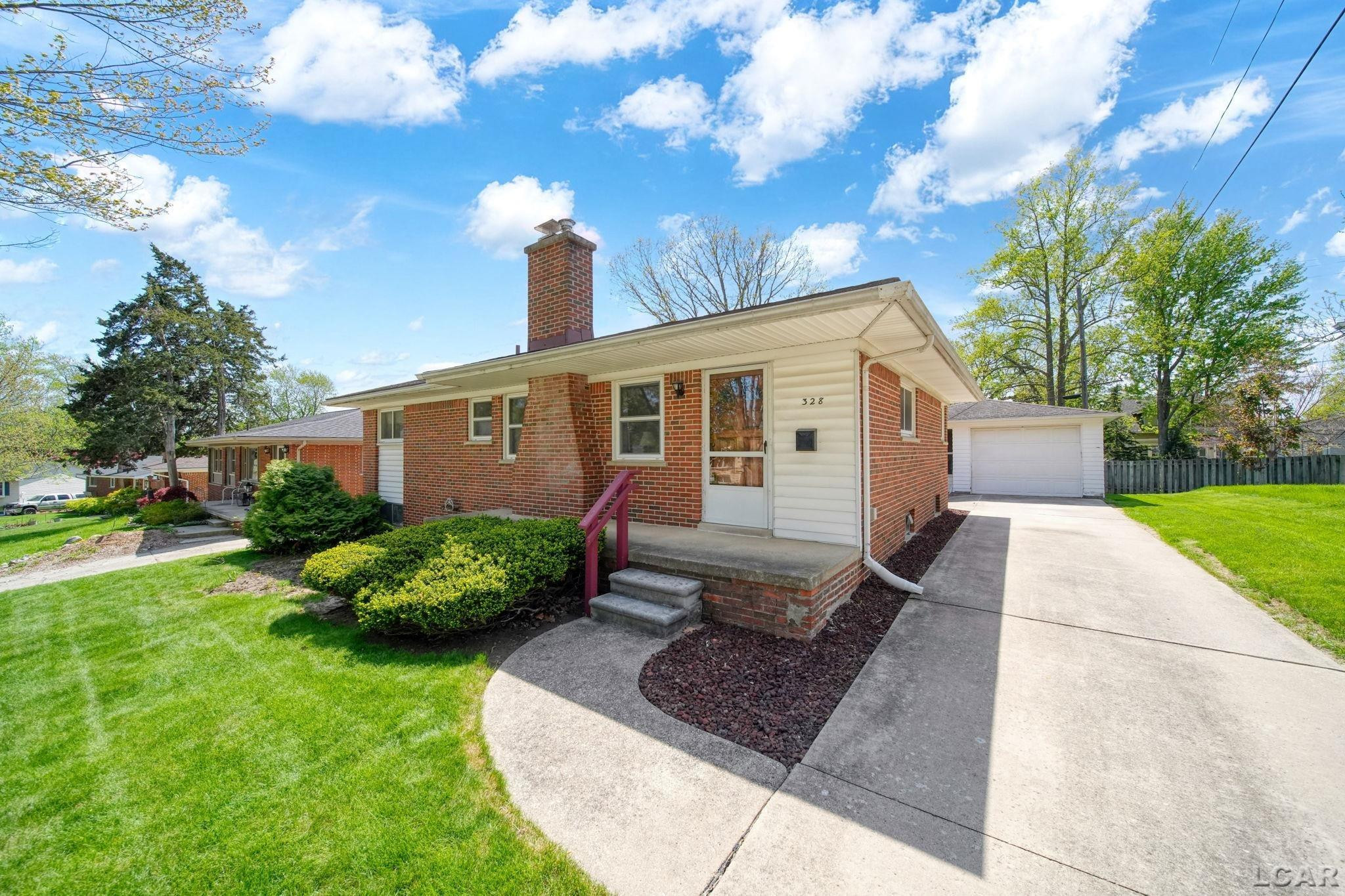 328 Hillcrest Drive, Saline, MI 48176 — Photo 2