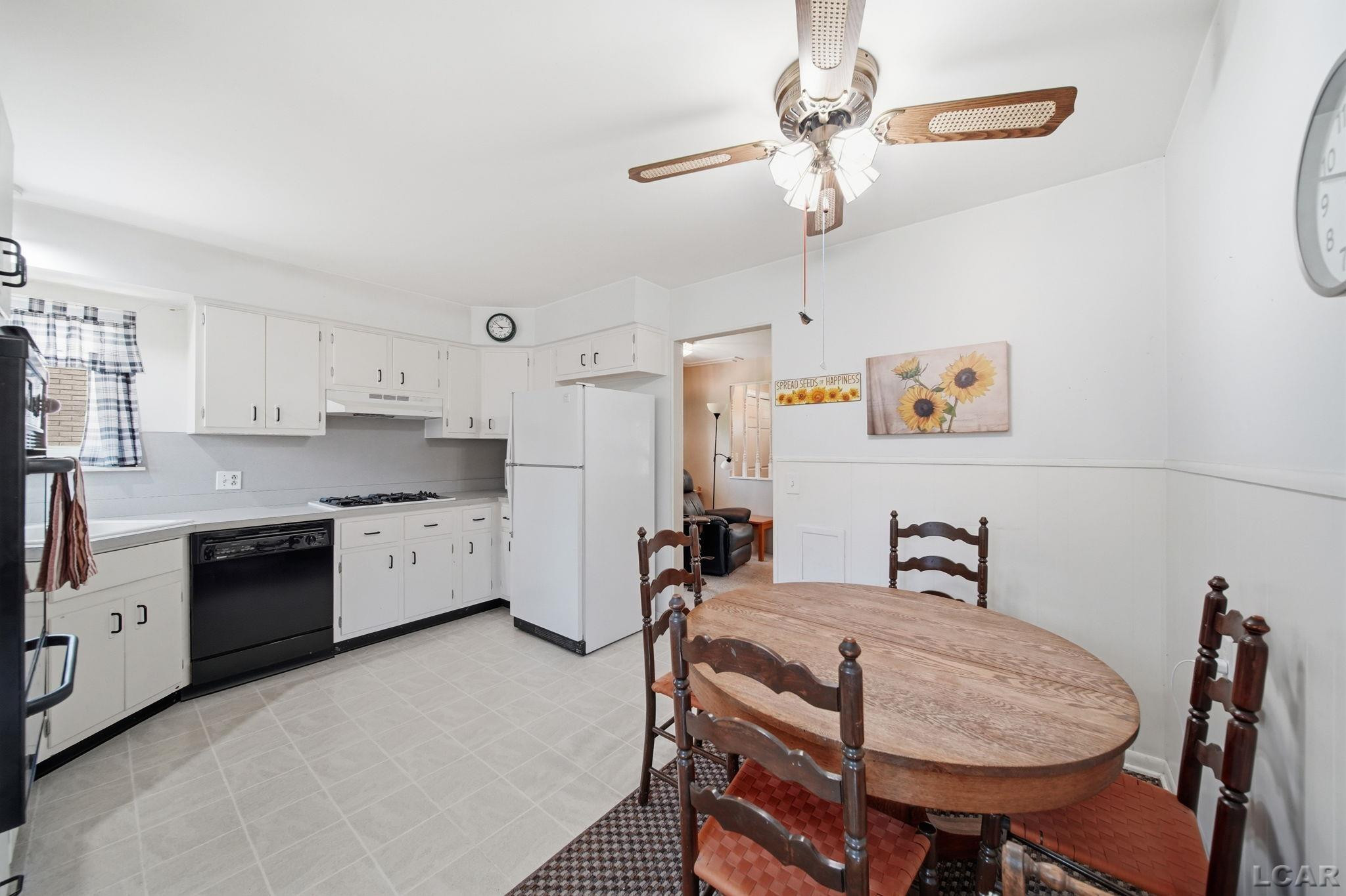 328 Hillcrest Drive, Saline, MI 48176 — Photo 16