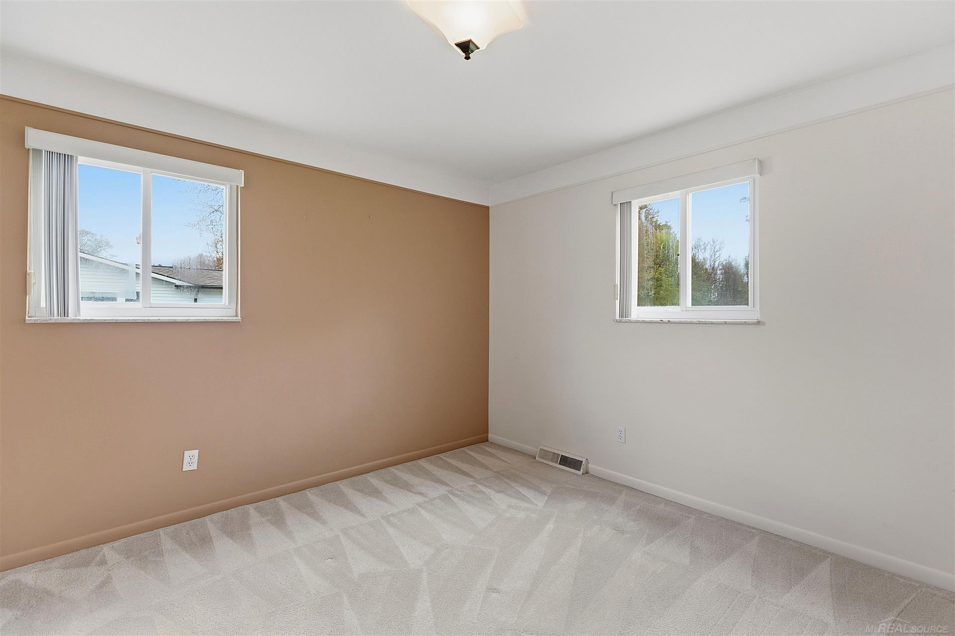 48809 Sugarbush Road, Chesterfield, MI 48047 — Photo 11