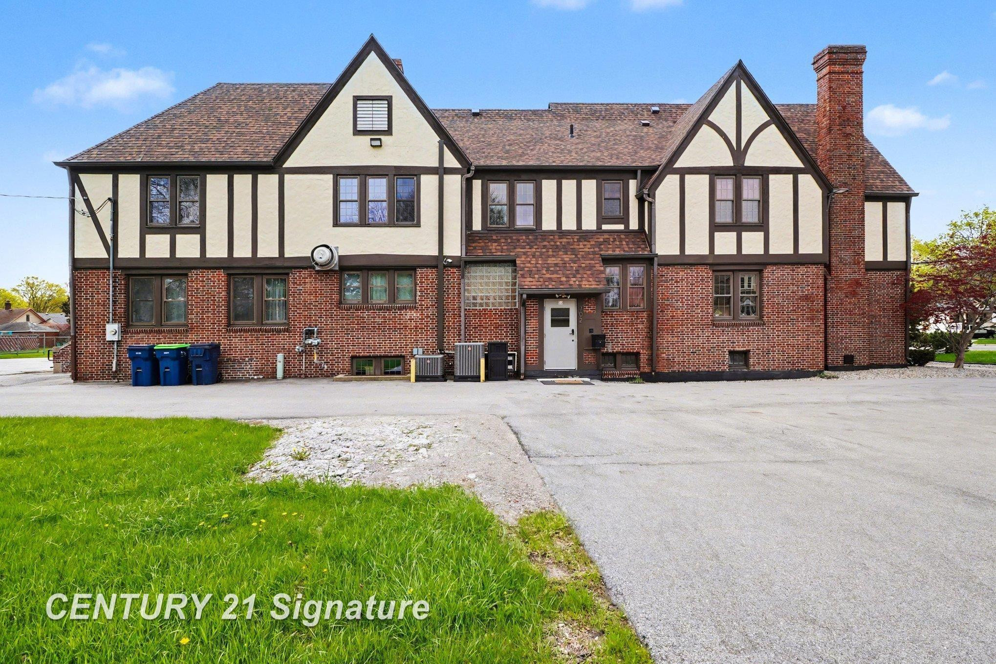 302 Tuscola Road, Bay City, MI 48708