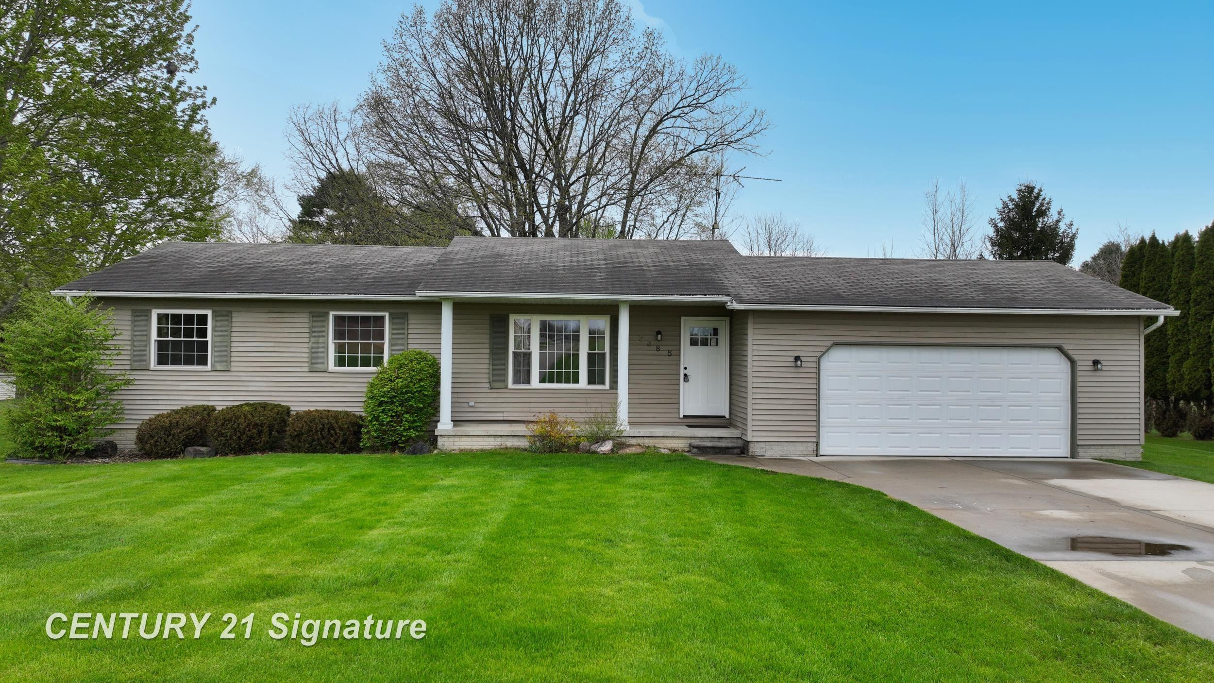 3385 Ann Drive, Flushing, MI 48433 — front exterior
