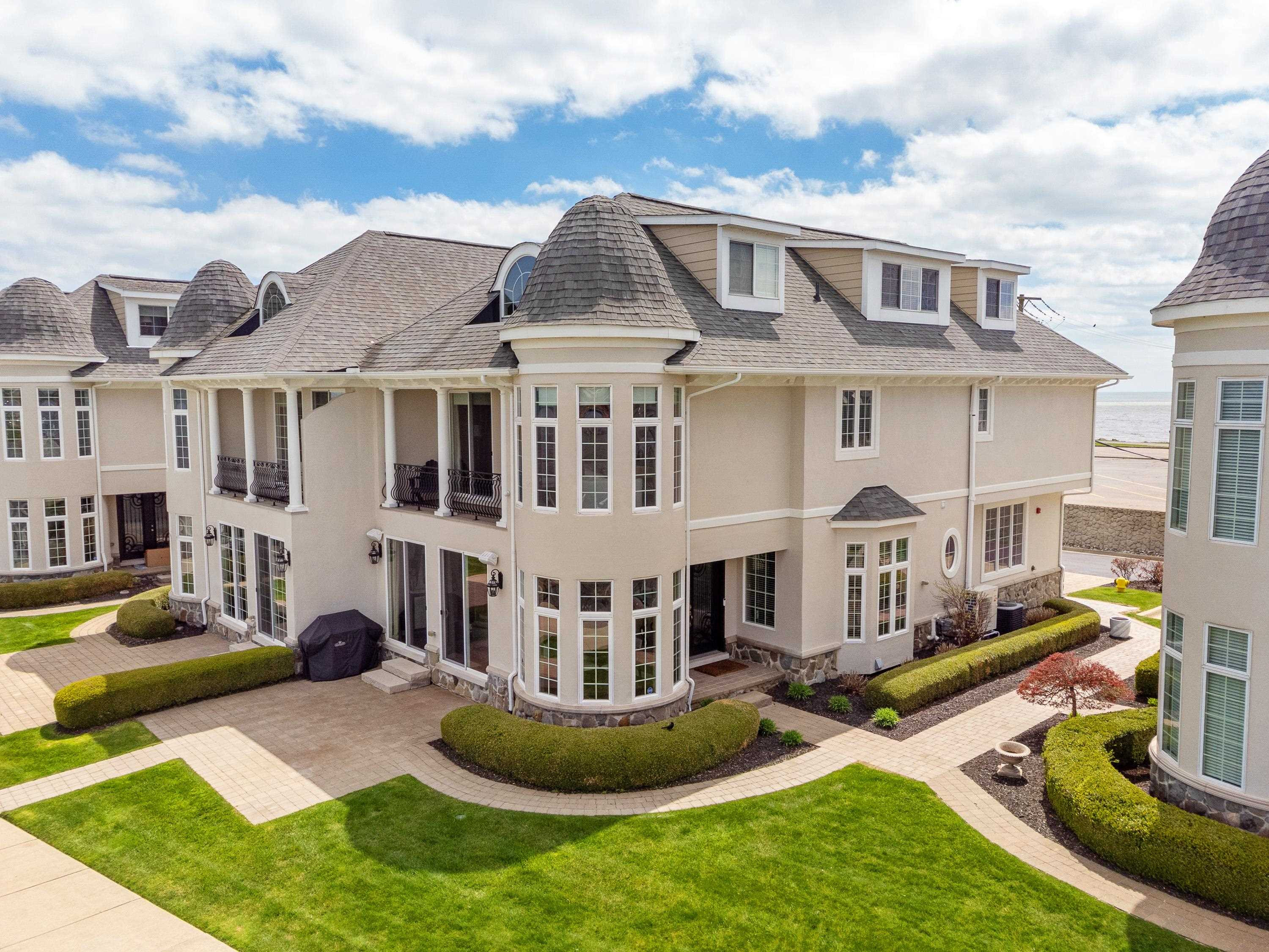 33070 VENETIAN POINTE Drive, 7, MI — Photo 3