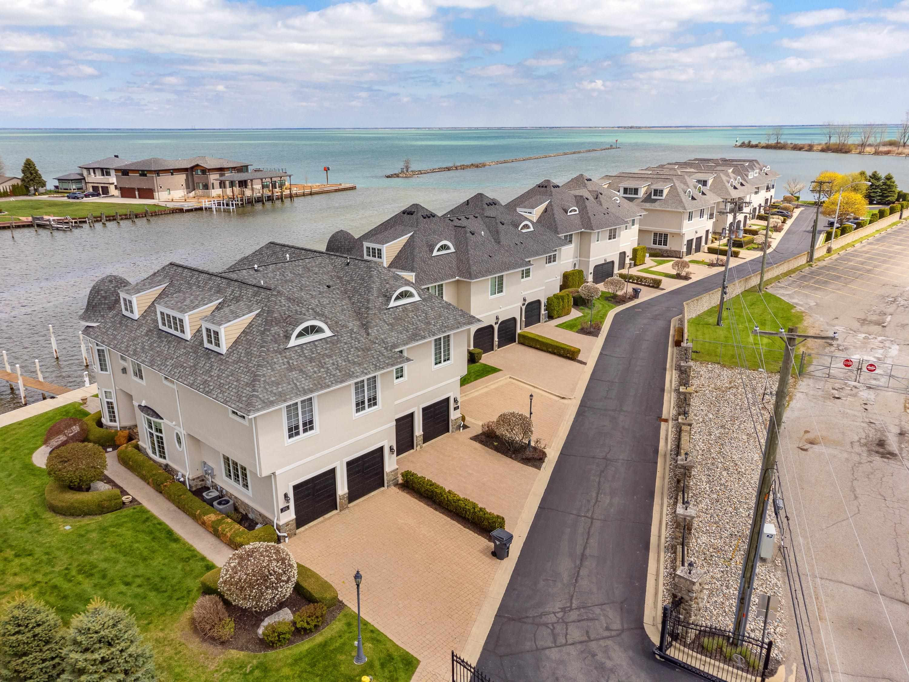 33070 VENETIAN POINTE Drive, 7, MI — Photo 9