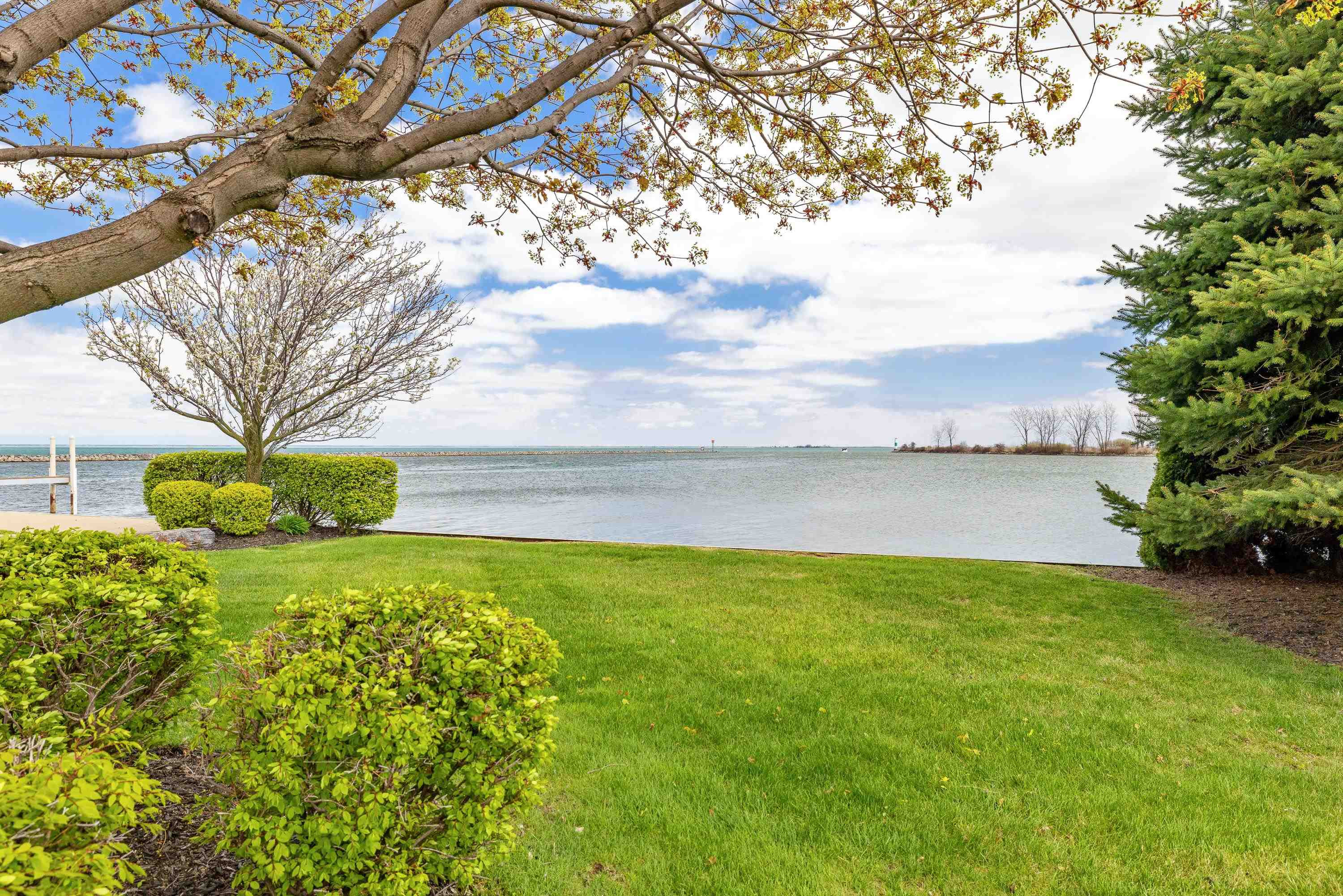 33070 VENETIAN POINTE Drive, 7, MI — Photo 11