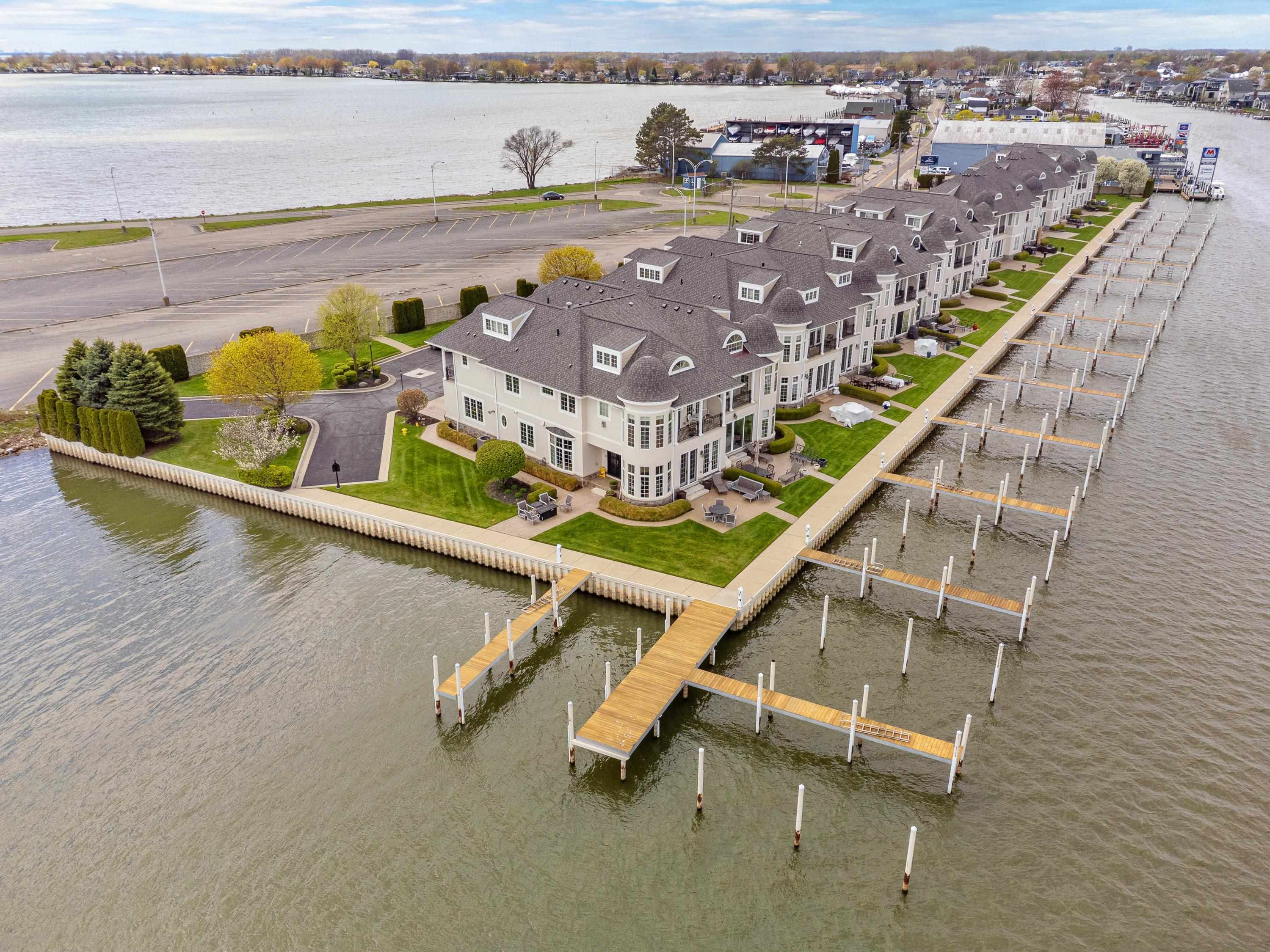 33070 VENETIAN POINTE Drive, 7, MI — Photo 13