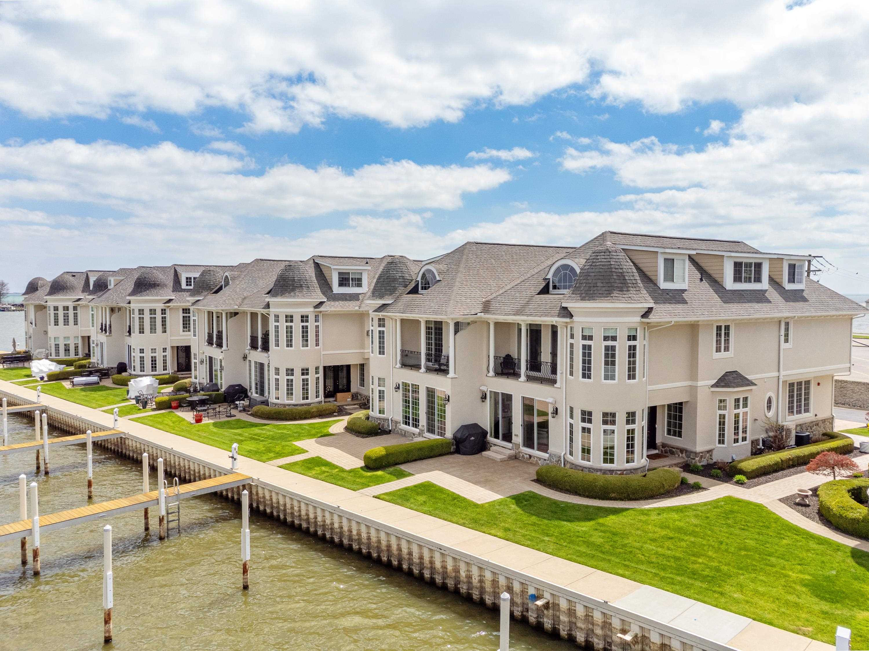 33070 VENETIAN POINTE Drive, 7, MI — Photo 17