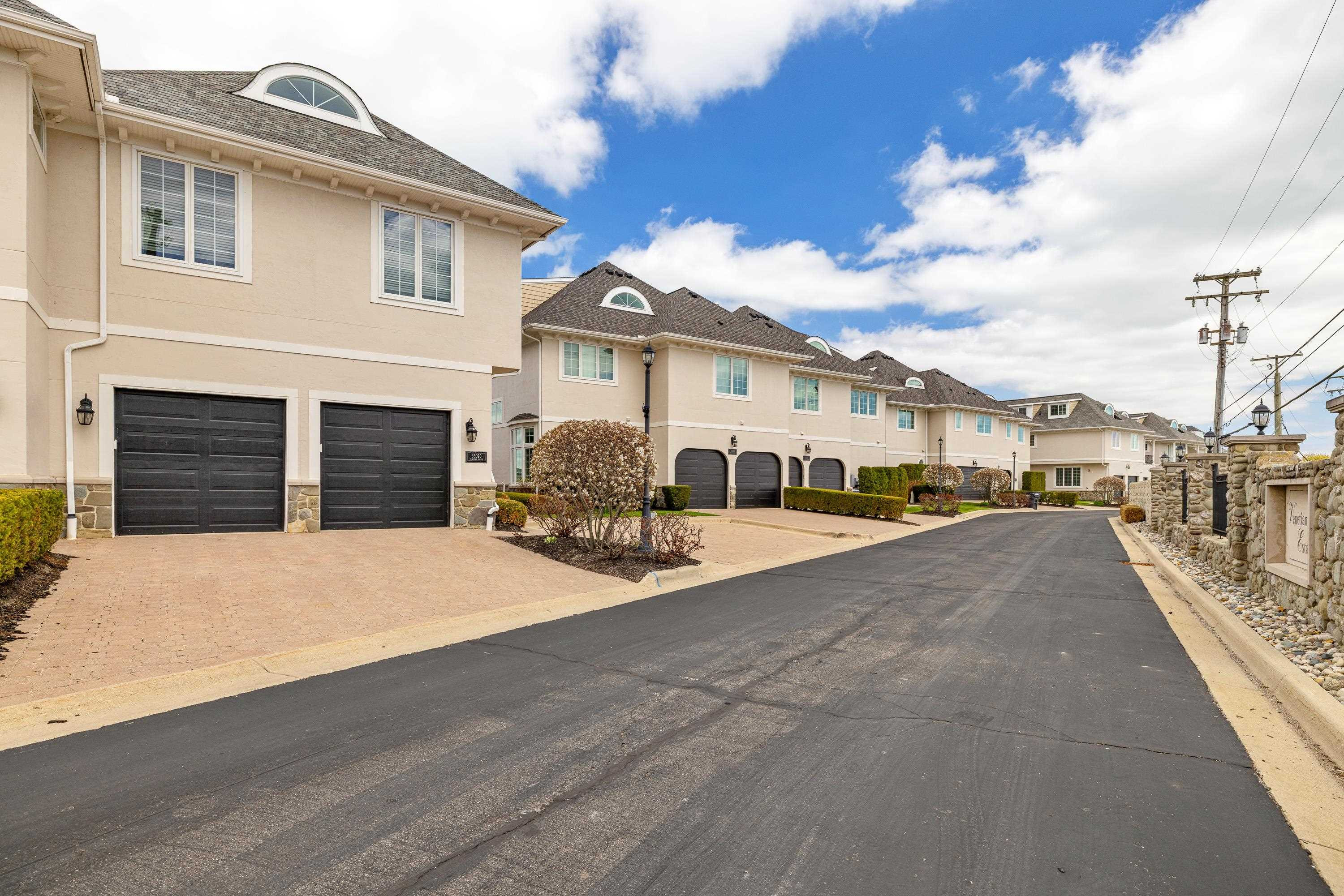33070 VENETIAN POINTE Drive, 7, MI — Photo 25
