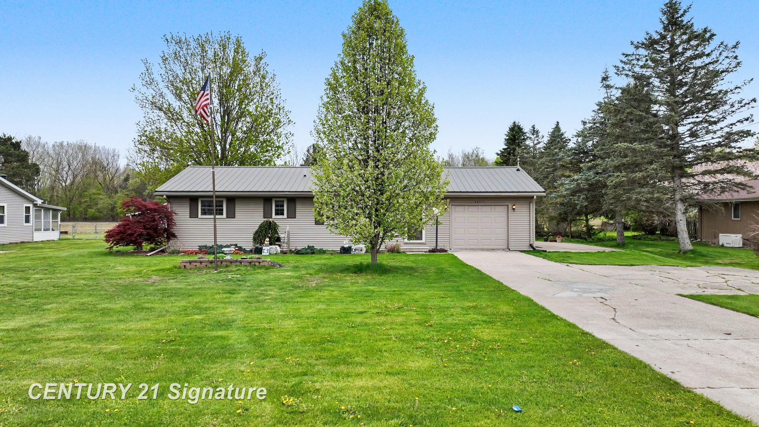 10371 Tittabawassee Road, Freeland, MI 48623 — Photo 2